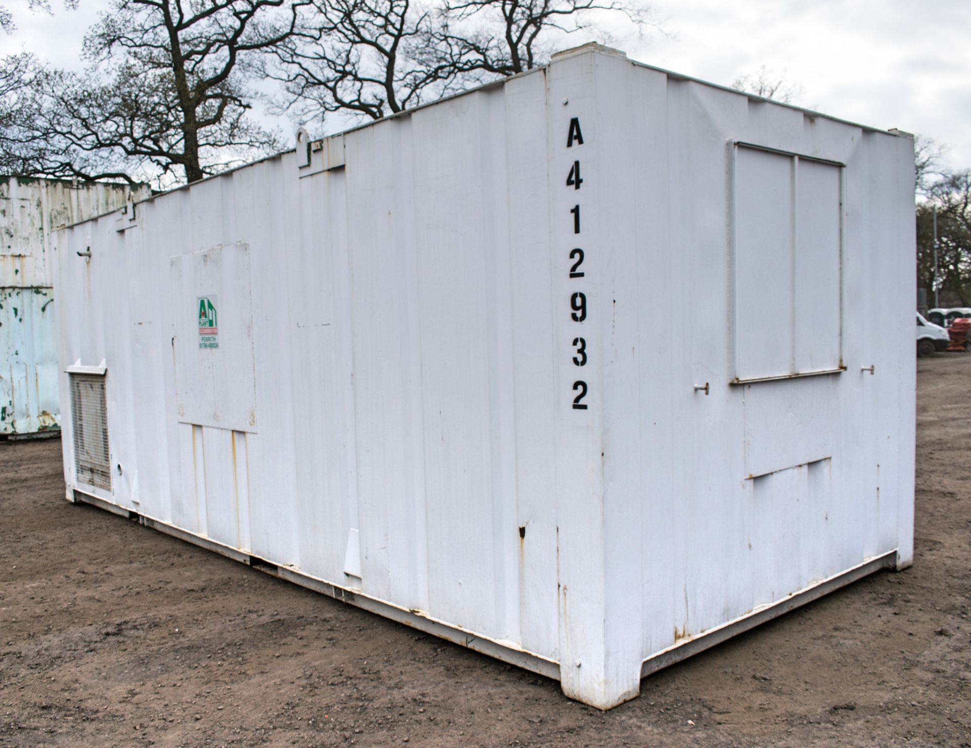 21 ft x 9 ft steel anti vandal welfare unit Comprising of: canteen, toilet & generator room c/w - Image 3 of 11