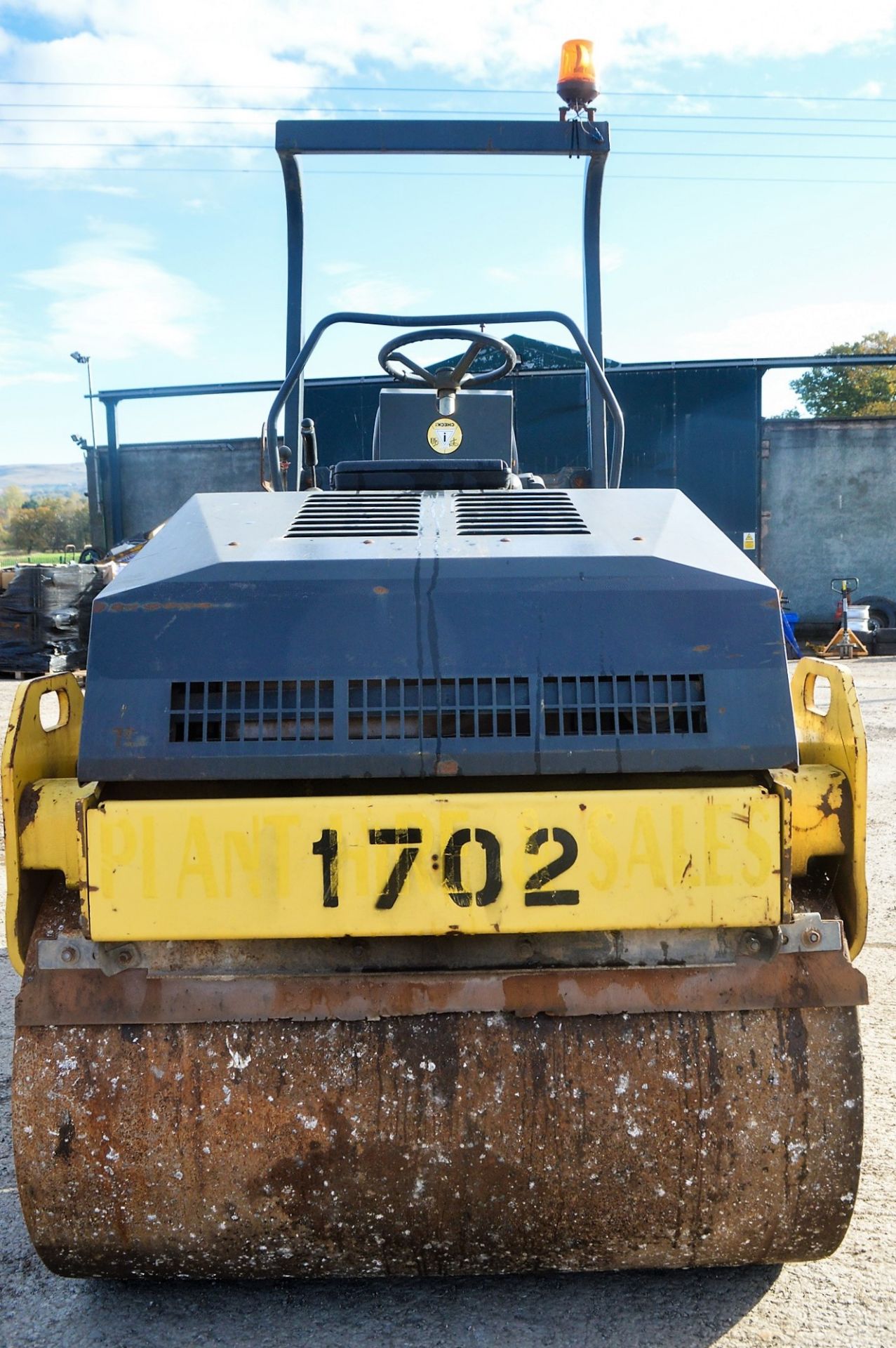 Bomag BW120 AD-3 double drum ride on roller Year: 2004 S/N: 519815 Recorded Hours: Not displayed ( - Image 5 of 8