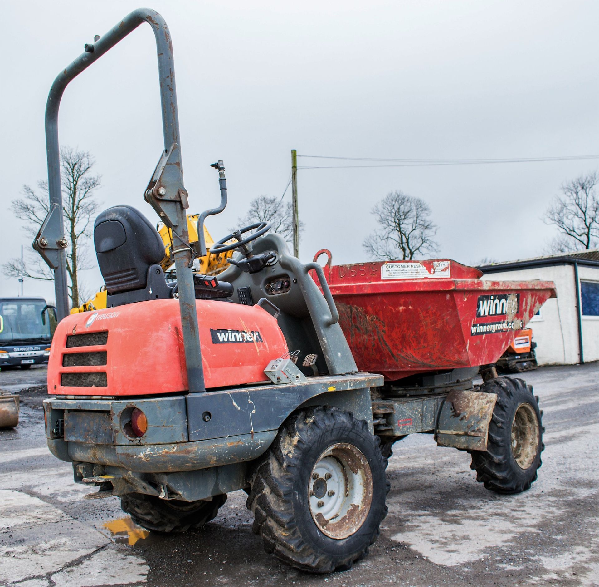 Neuson 2001 2 tonne swivel skip dumper Year: 2008 S/N: CB000564 Recorded Hours: 3413 D155G - Image 4 of 12