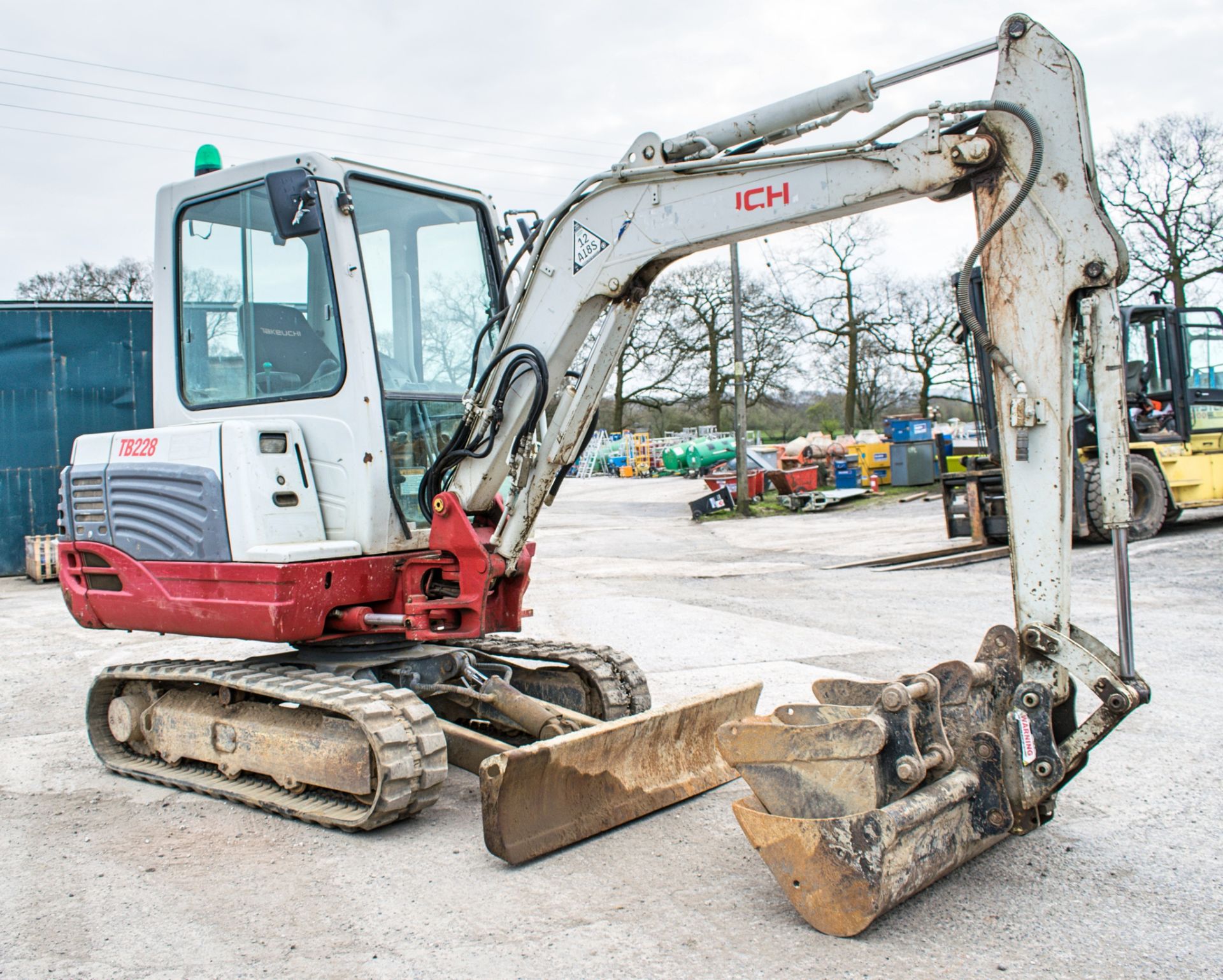 Takeuchi TB228 2.8 tonne rubber tracked mini excavator Year: 2014 S/N: 122803361 Recorded Hours: - Image 2 of 12