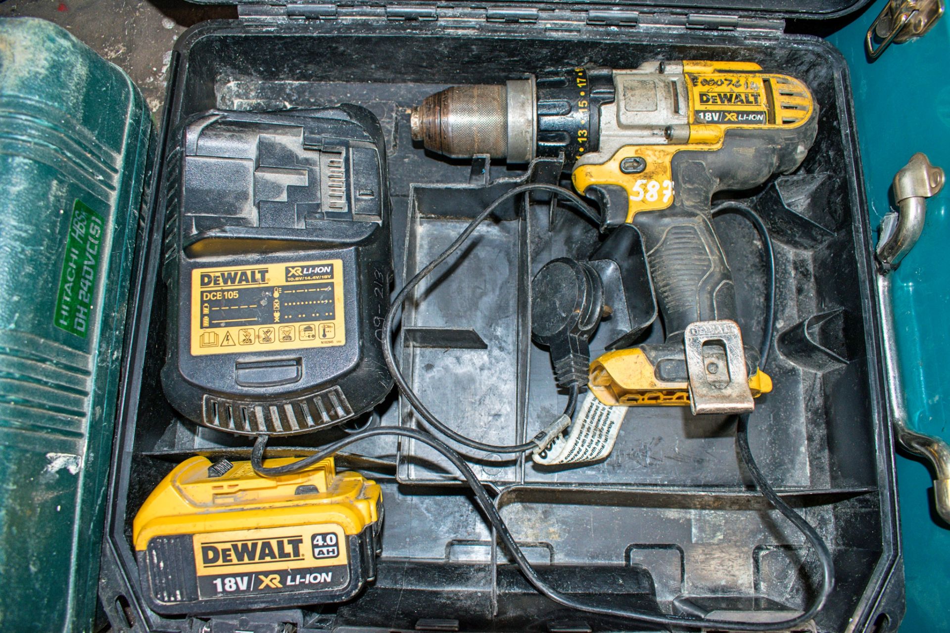 Dewalt 18v cordless drill c/w charger, battery & carry case E0007614