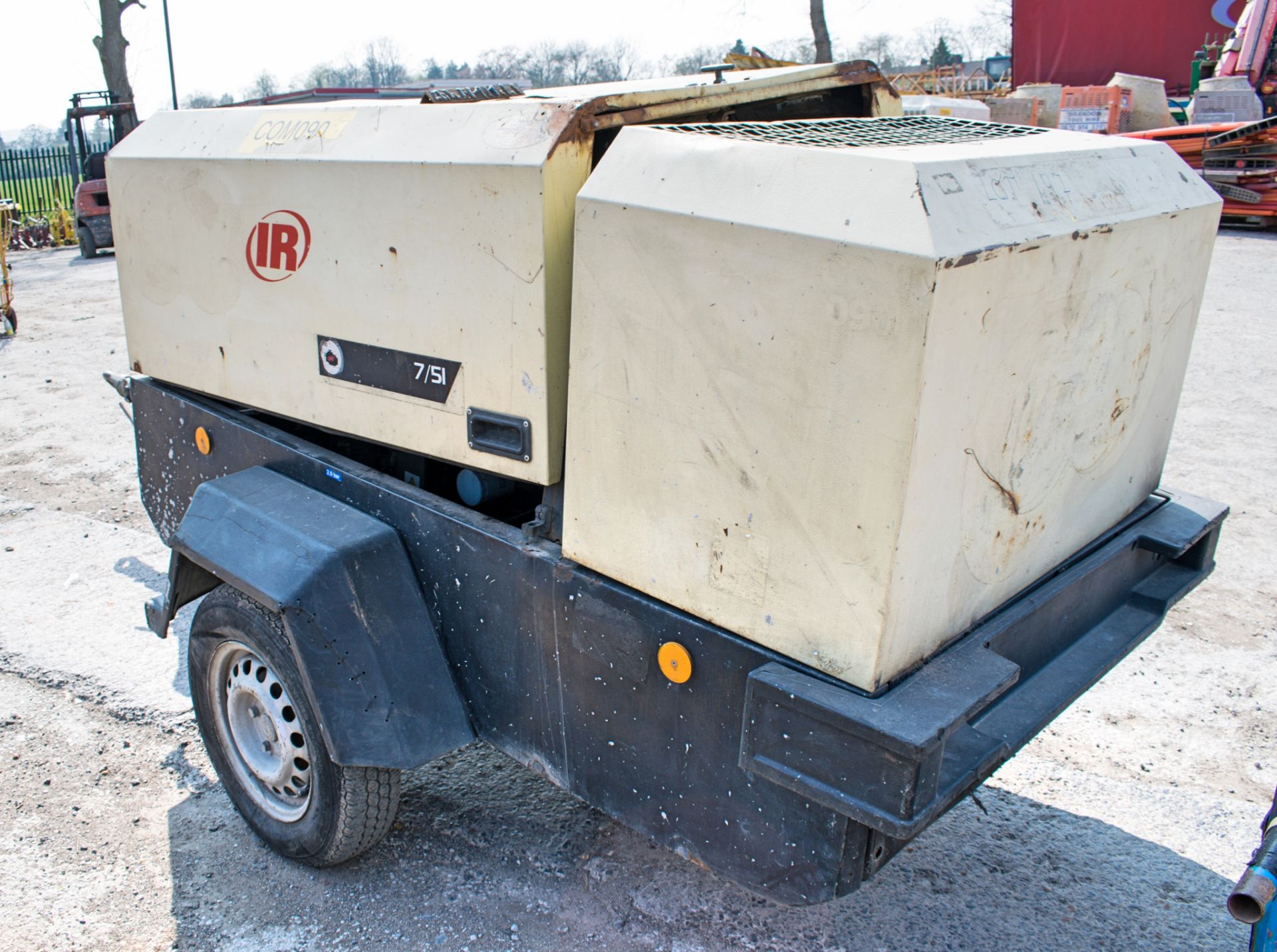 Ingersoll Rand 7/51 diesel driven mobile air compressor Year: 2007 S/N: 442653 Recorded Hours: - Image 2 of 3