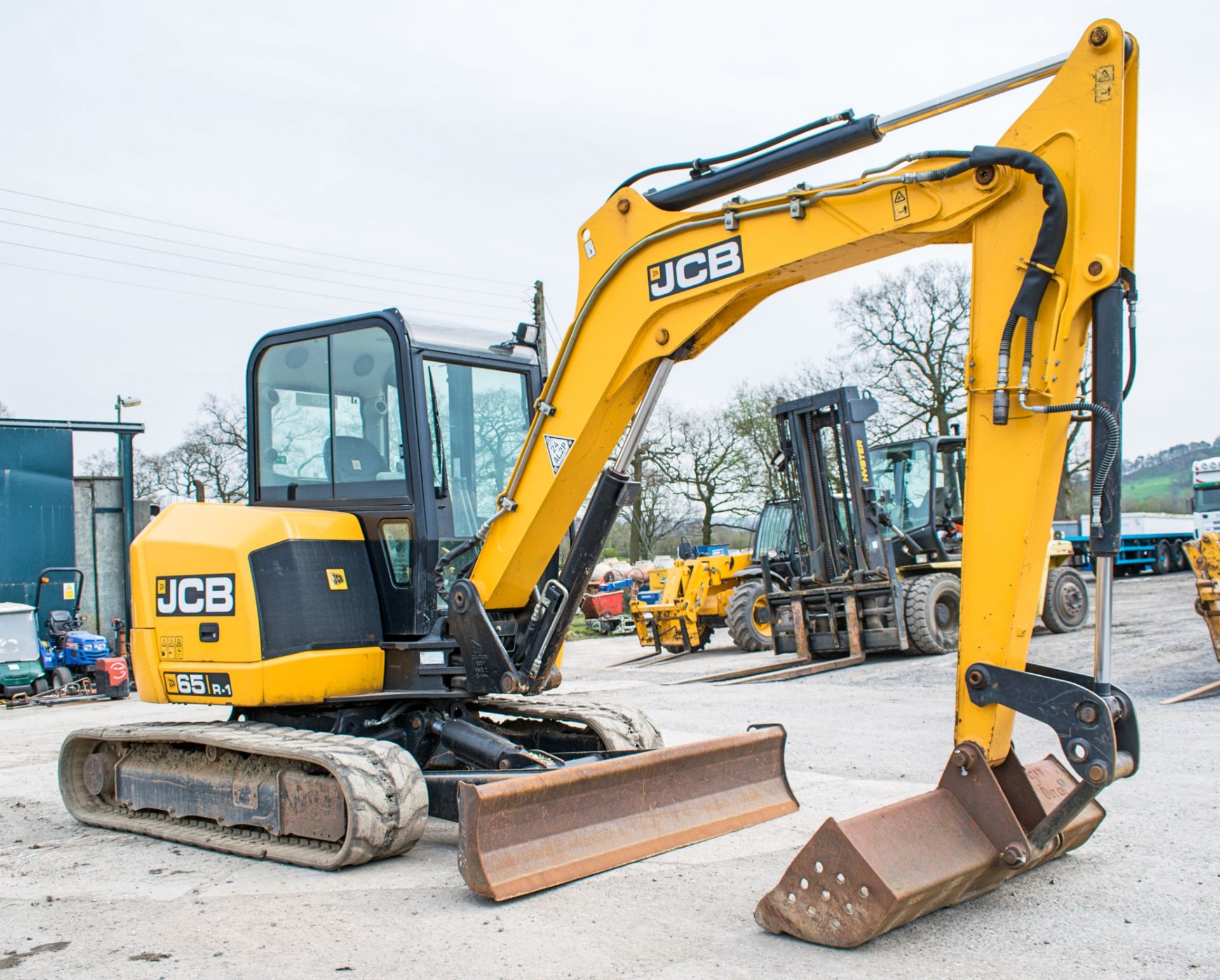 JCB 65R-1 6.5 tonne rubber tracked excavator Year: 2015 S/N: 1913919 Recorded Hours: 1886 blade, - Image 2 of 12