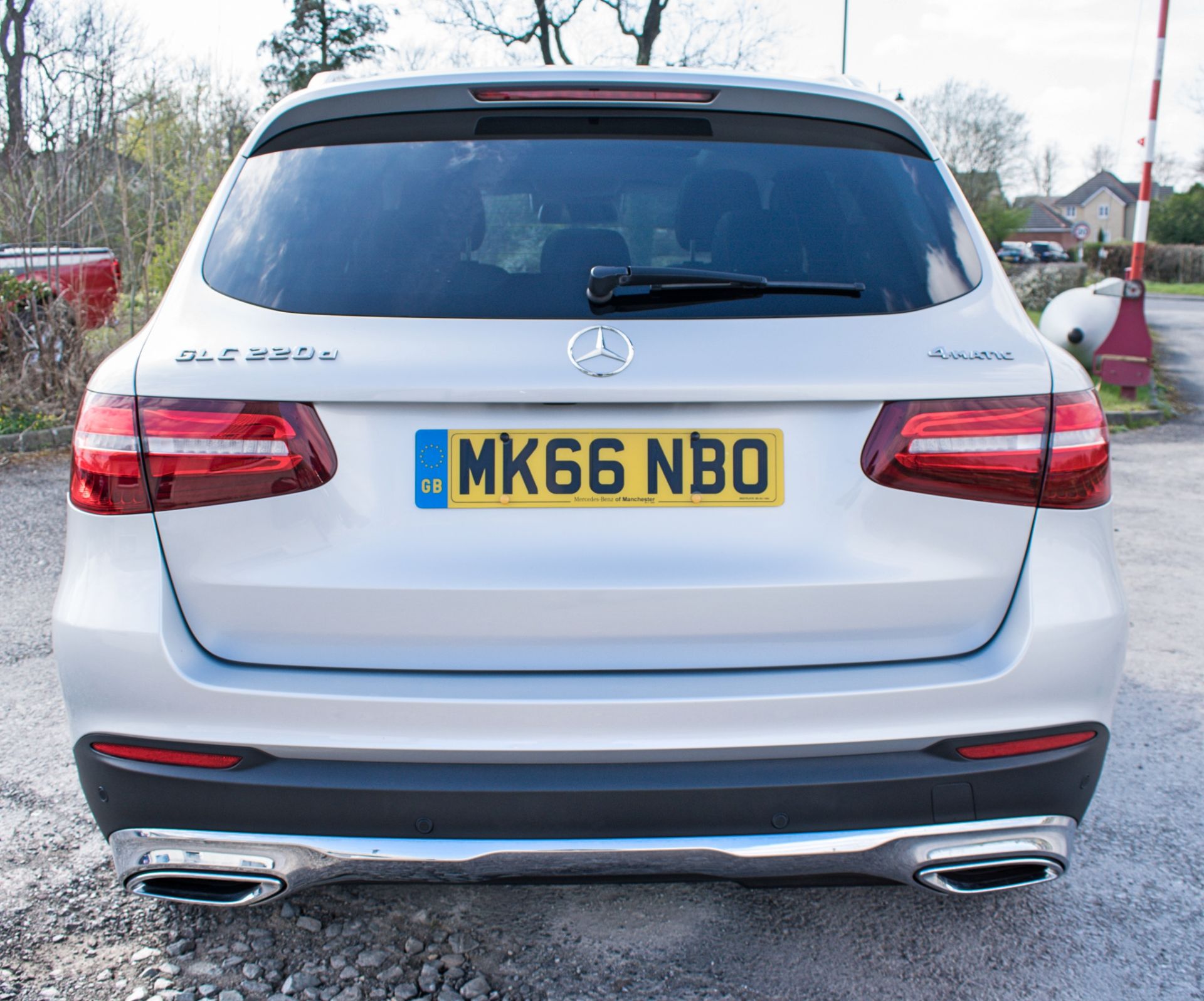 Mercedes Benz GLC220d Sport Premium 5 door estate SUV Registration Number: MK66 NBO Date of - Bild 6 aus 13