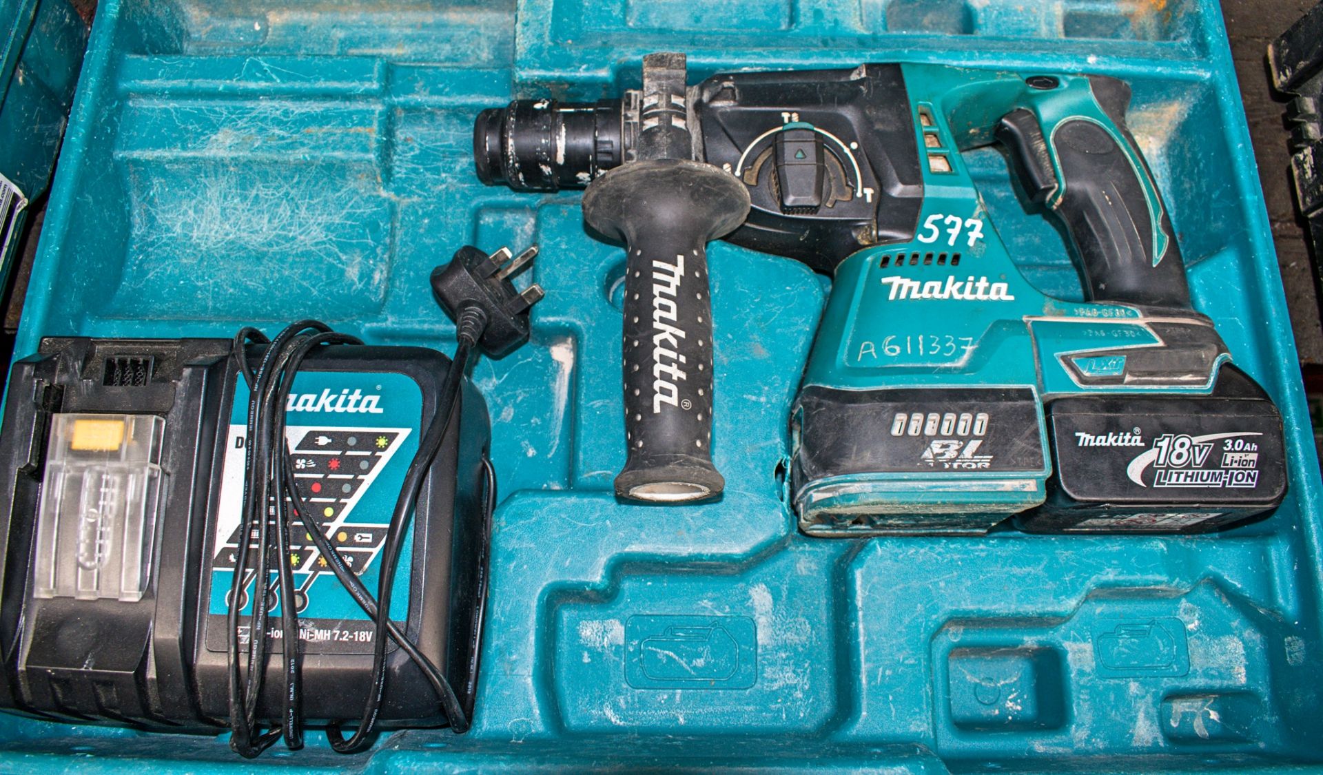 Makita 18v SDS rotary hammer drill c/w charger, 2 batteries & carry case A611337