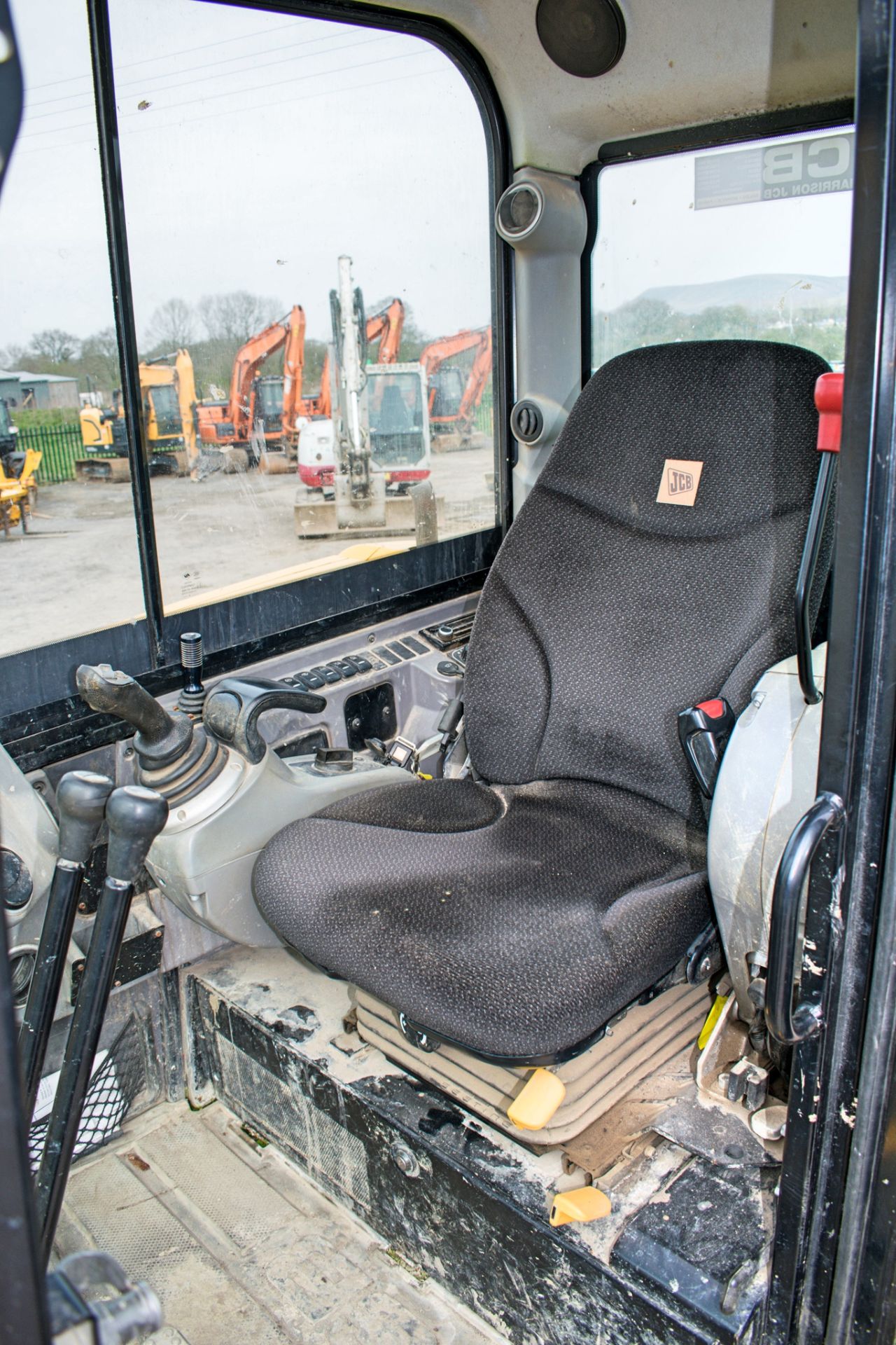 JCB 65R-1 6.5 tonne rubber tracked excavator Year: 2015 S/N: 1913919 Recorded Hours: 1886 blade, - Image 12 of 12