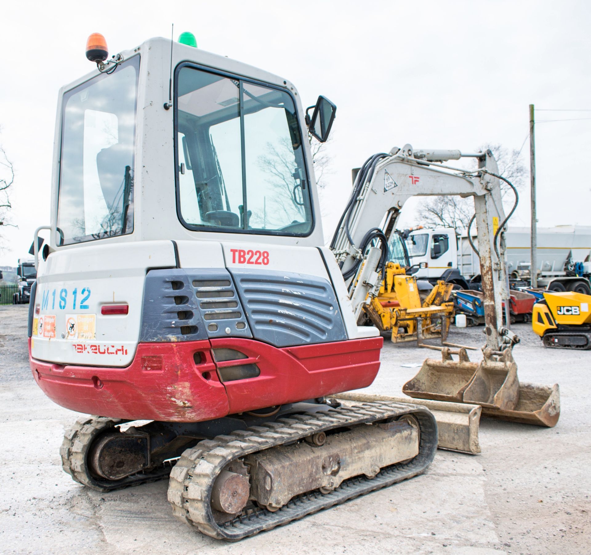 Takeuchi TB228 2.8 tonne rubber tracked mini excavator Year: 2014 S/N: 122863585 Recorded Hours: - Bild 4 aus 12