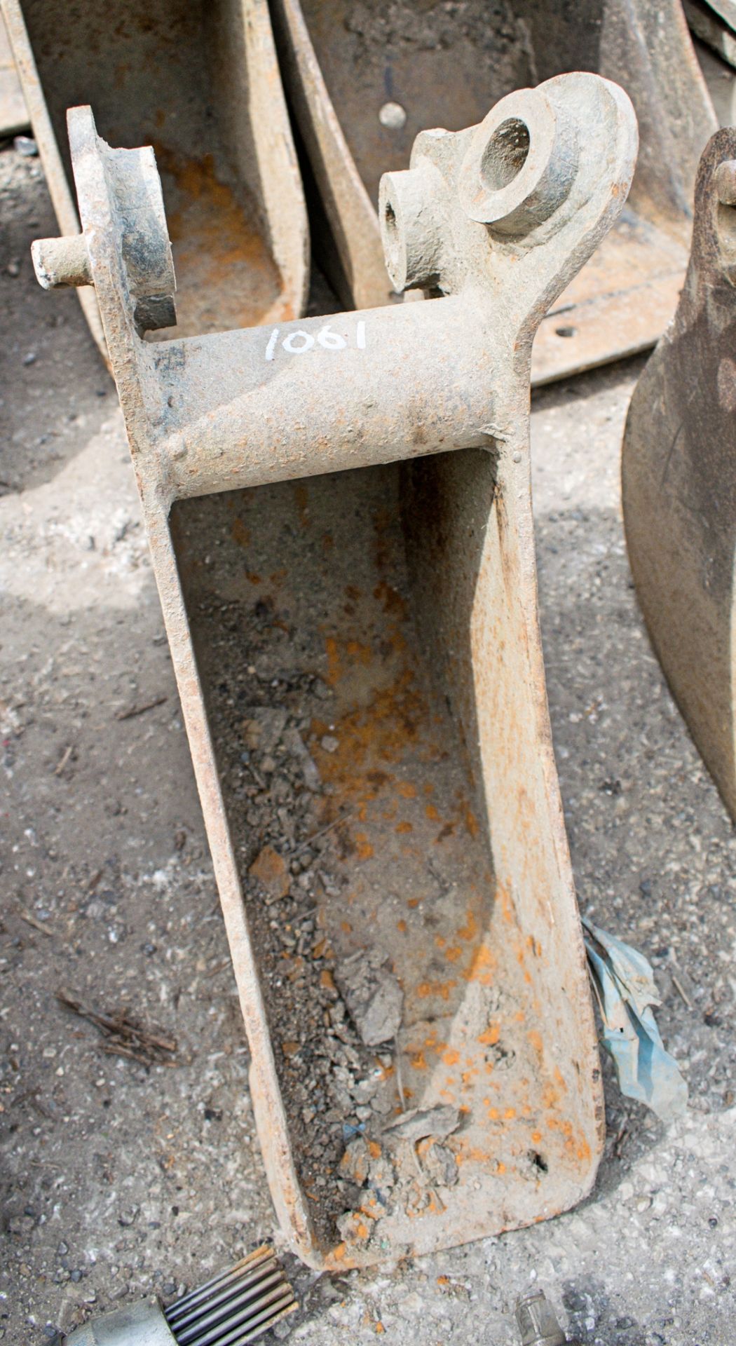 6 inch digging bucket