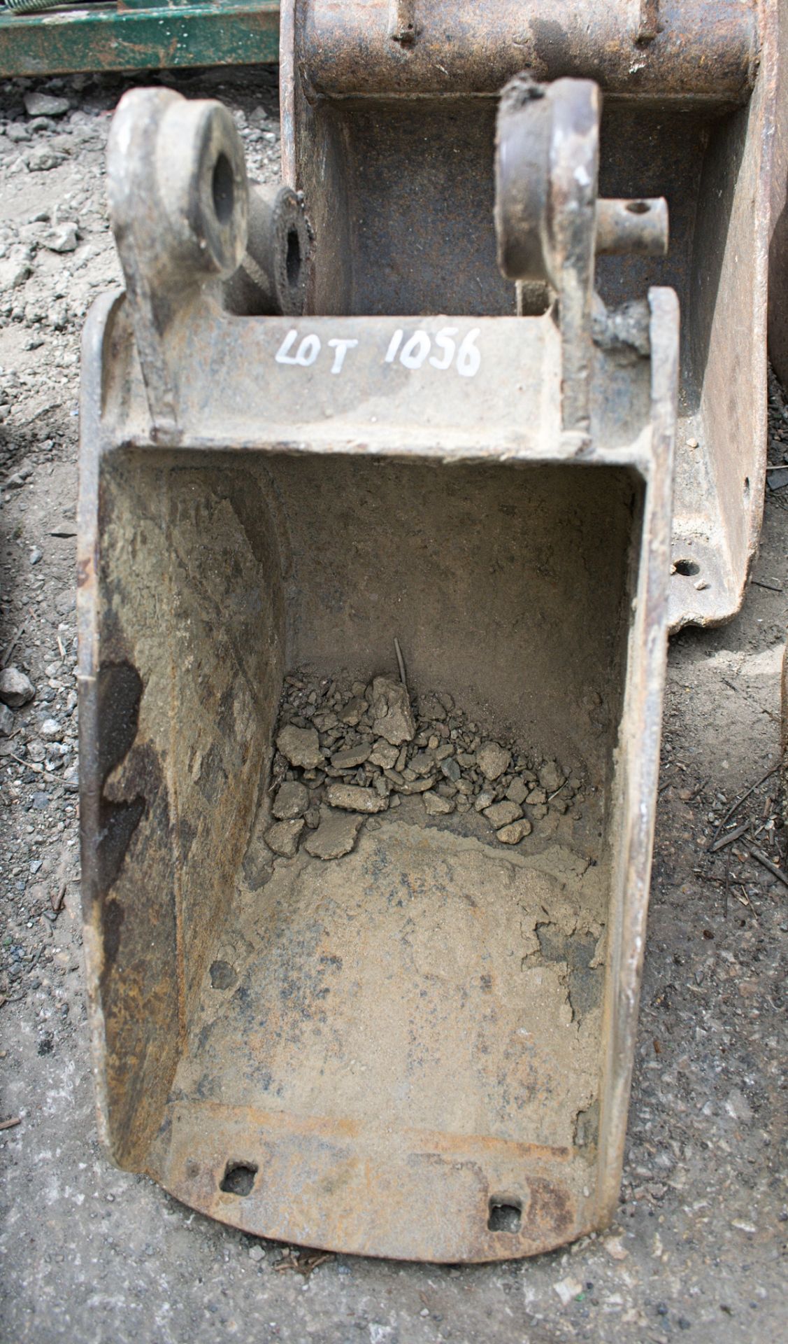 8 inch digging bucket