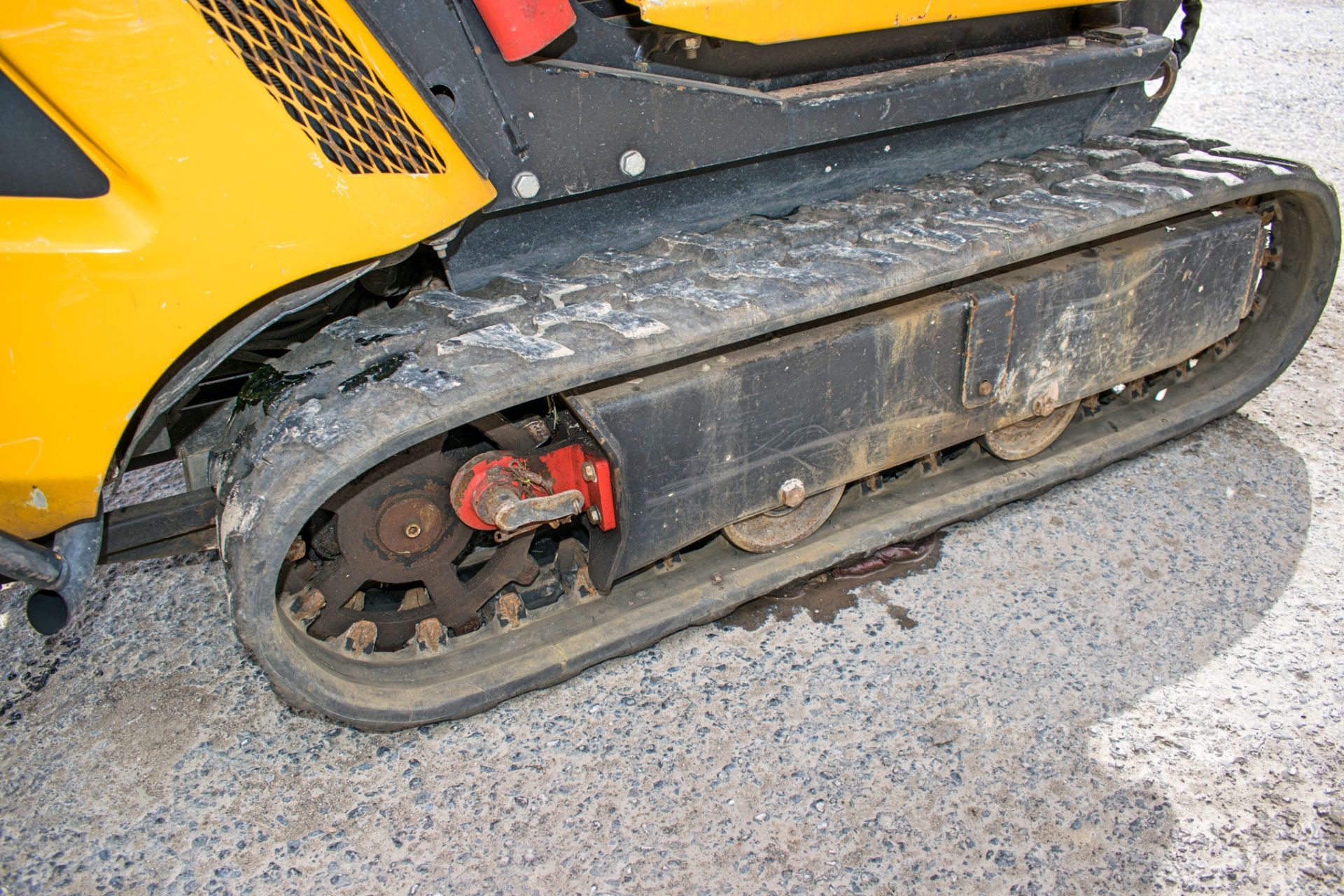 JCB HTD-5 diesel driven rubber tracked Hi-Tip pedestrian dumper Year: 2016 S/N: 1902 - Image 7 of 12