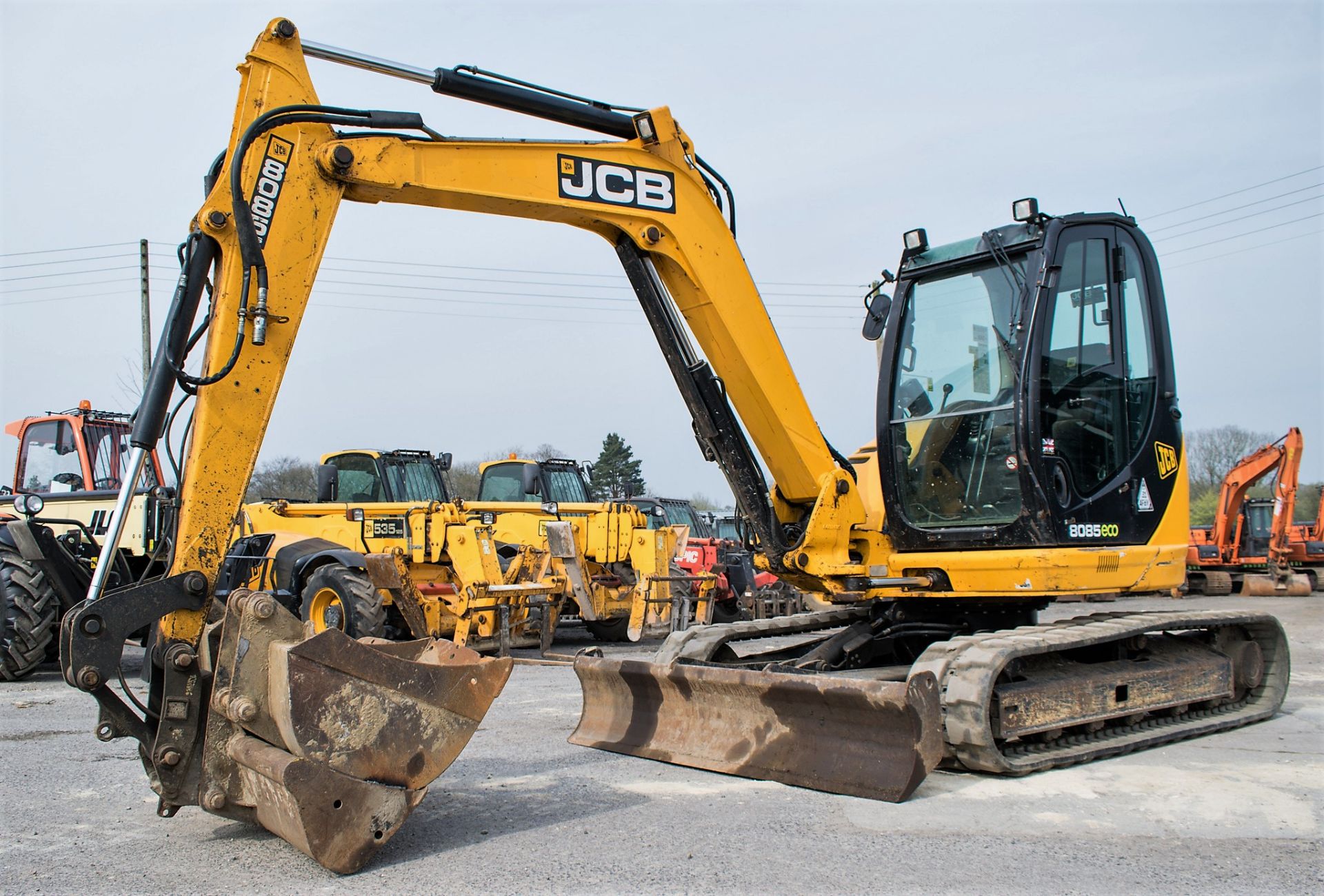 JCB 8085 8.5 tonne zero tail swing rubber tracked excavator Year: 2012 S/N: 1072563 Recorded