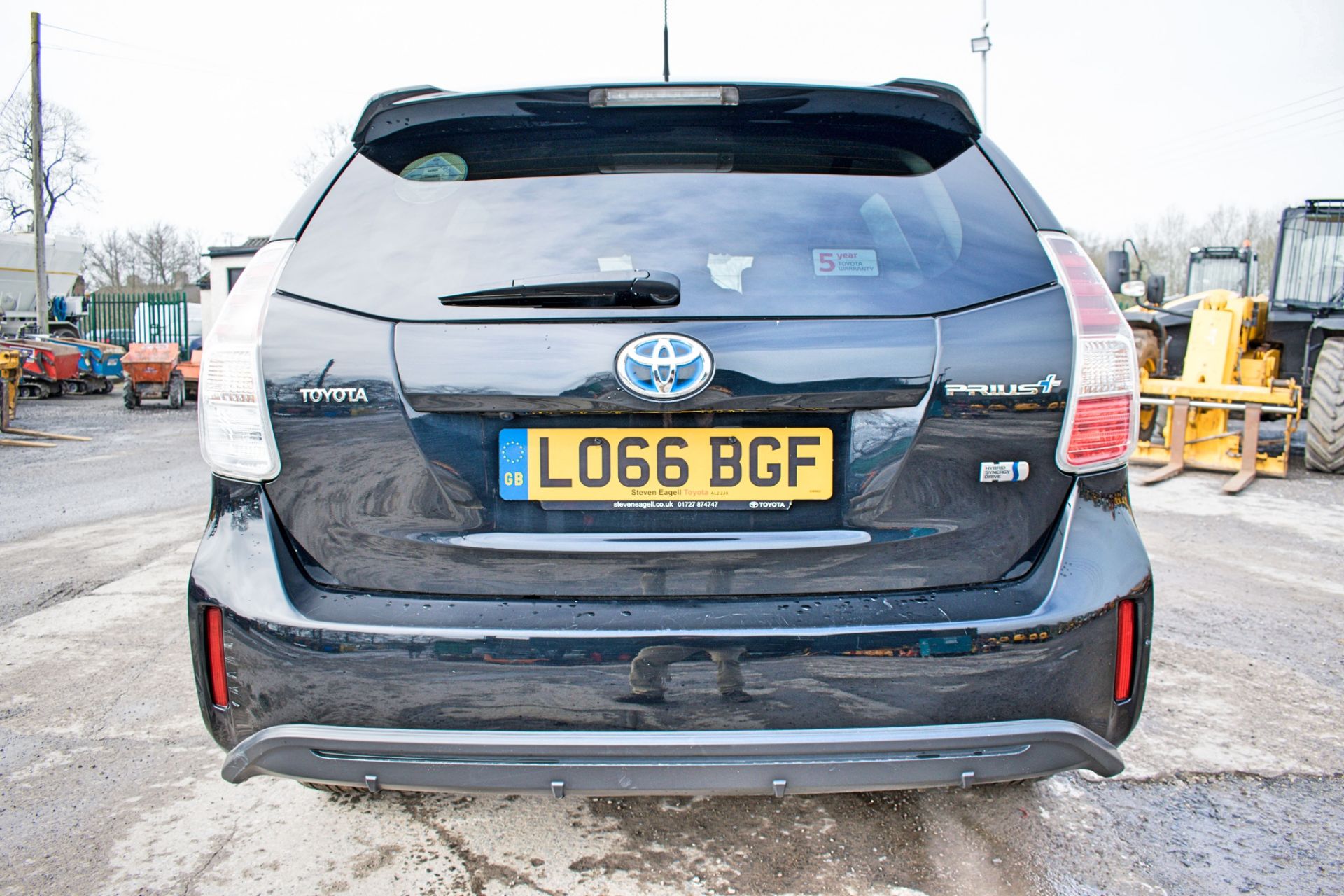 Toyota Prius Icon CVT Hybrid 5 door hatchback car Registration Number: LO66 BGF Date of - Bild 6 aus 13