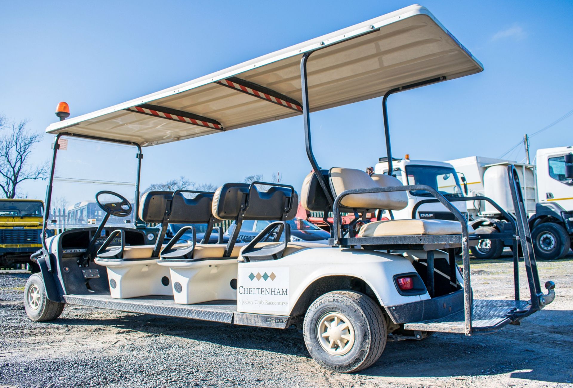 Cushman 8 seat petrol driven golf buggy Year: 2012 S/N: 2807176 Recorded Hours: 234 - Image 4 of 7