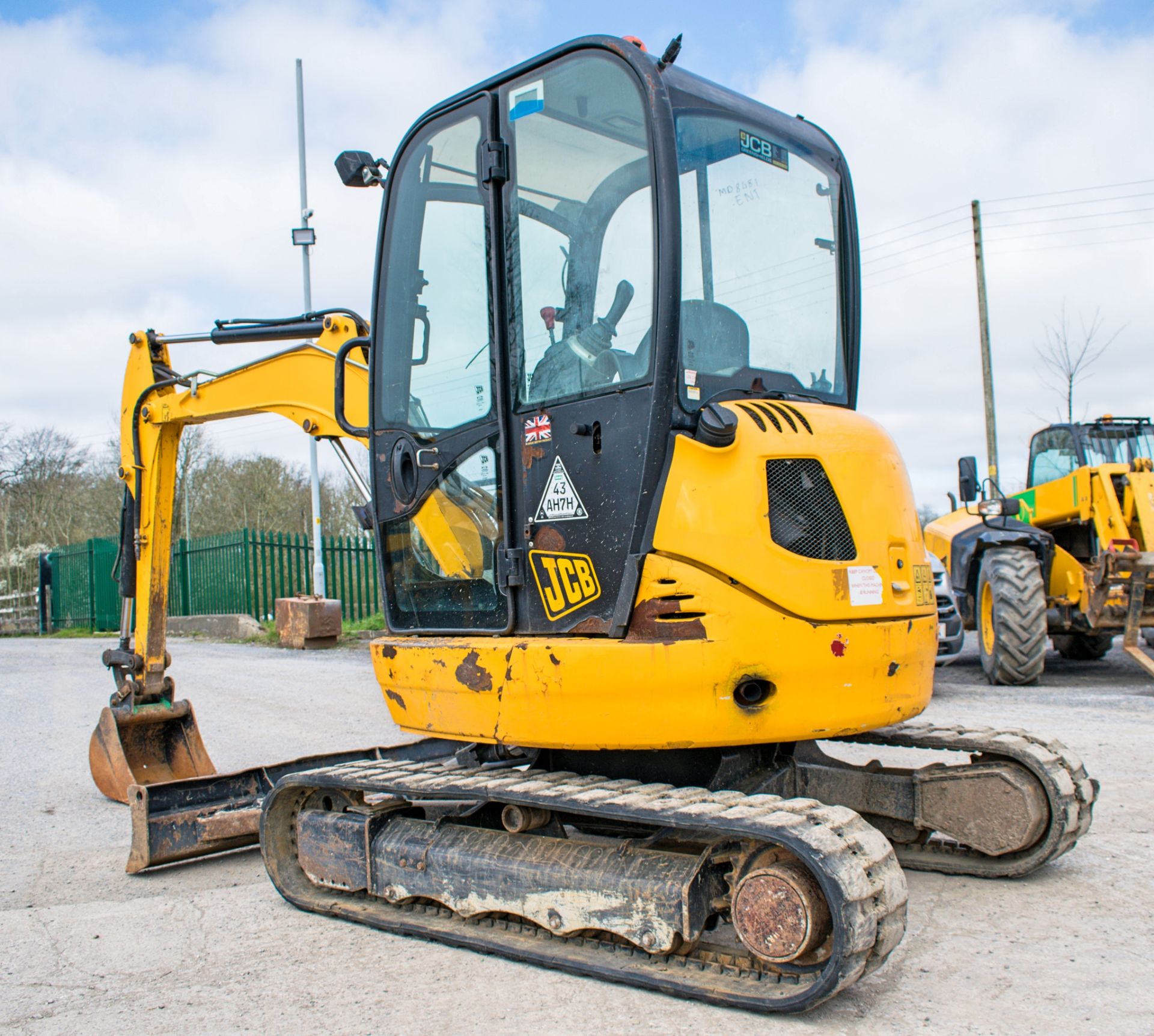 JCB 8030 3 tonne rubber tracked mini excavator Year: 2013 S/N: 2021848 Recorded Hours: 1987 blade, - Image 3 of 12