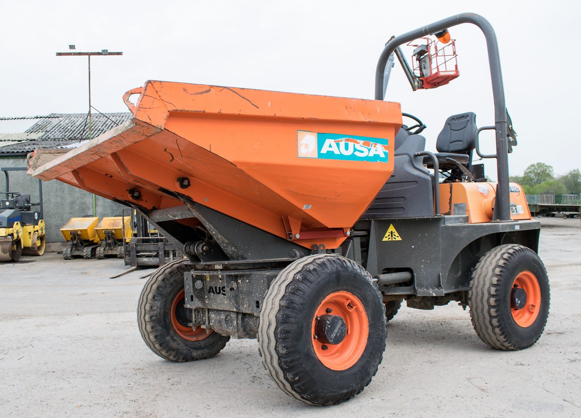 Neuson D350 AHG 3.5 tonne swivel skip dumper Year: 2015 S/N: 65173590 Recorded Hours: 679 D68