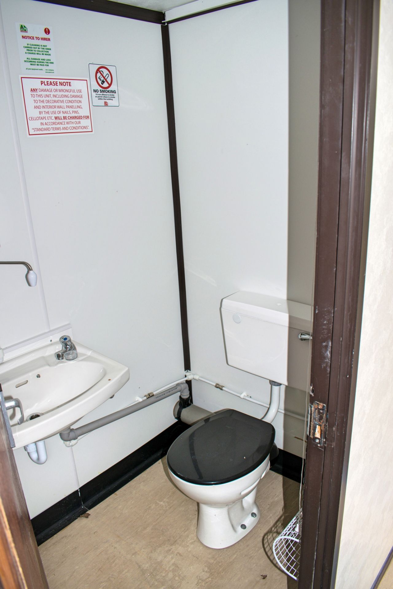 32 ft x 10 ft steel office/toilet unit Comprising of: office, ladies & gents toilet A343980 ** - Image 5 of 9