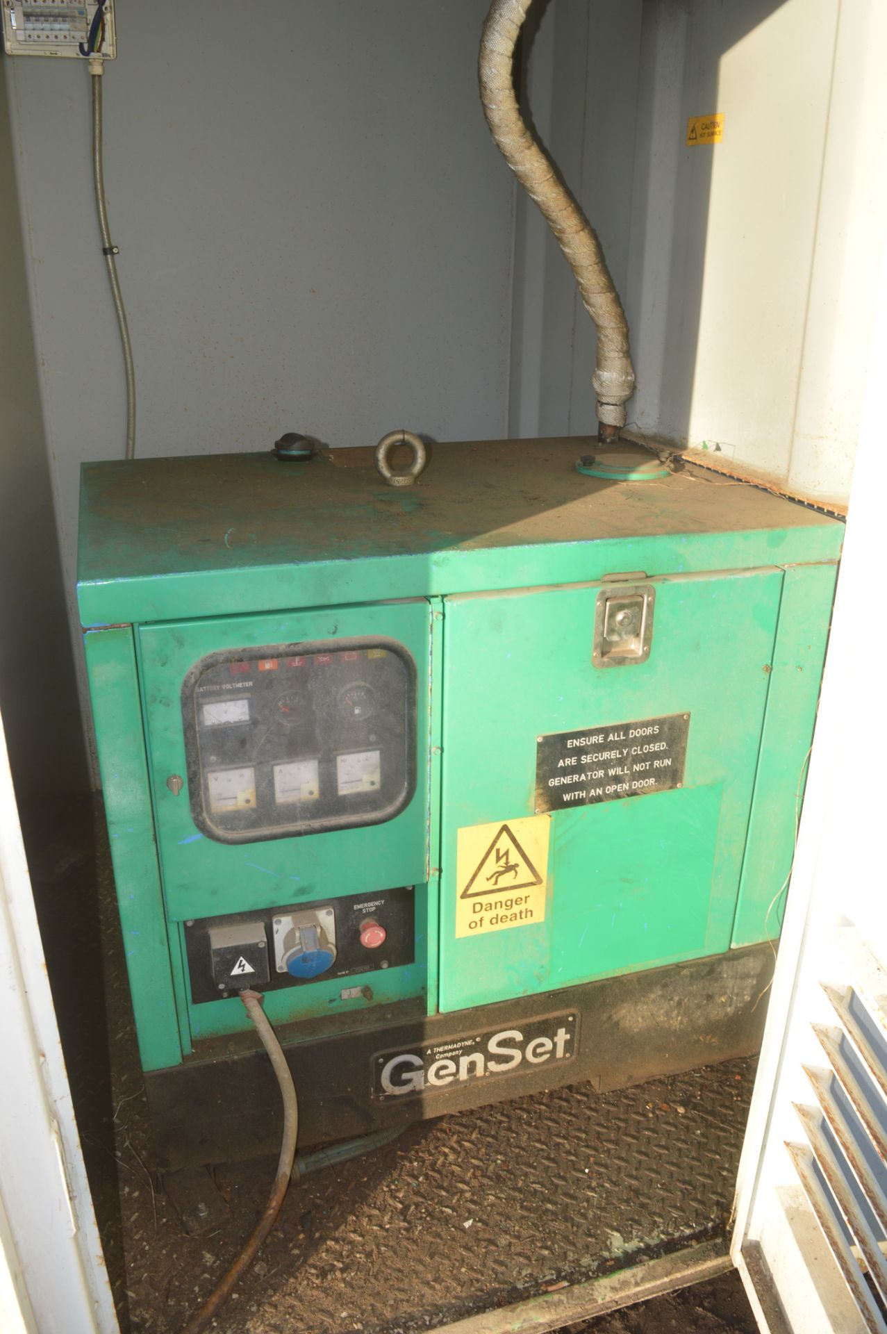 21 ft x 9 ft steel anti vandal welfare unit  c/w diesel generator & keys in office A511535 - Image 8 of 9