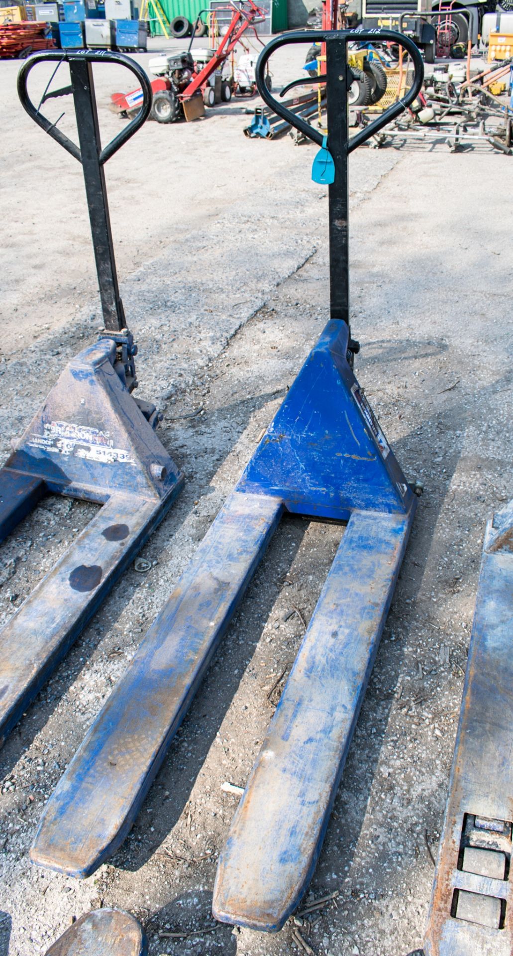 Hand hydraulic pallet truck