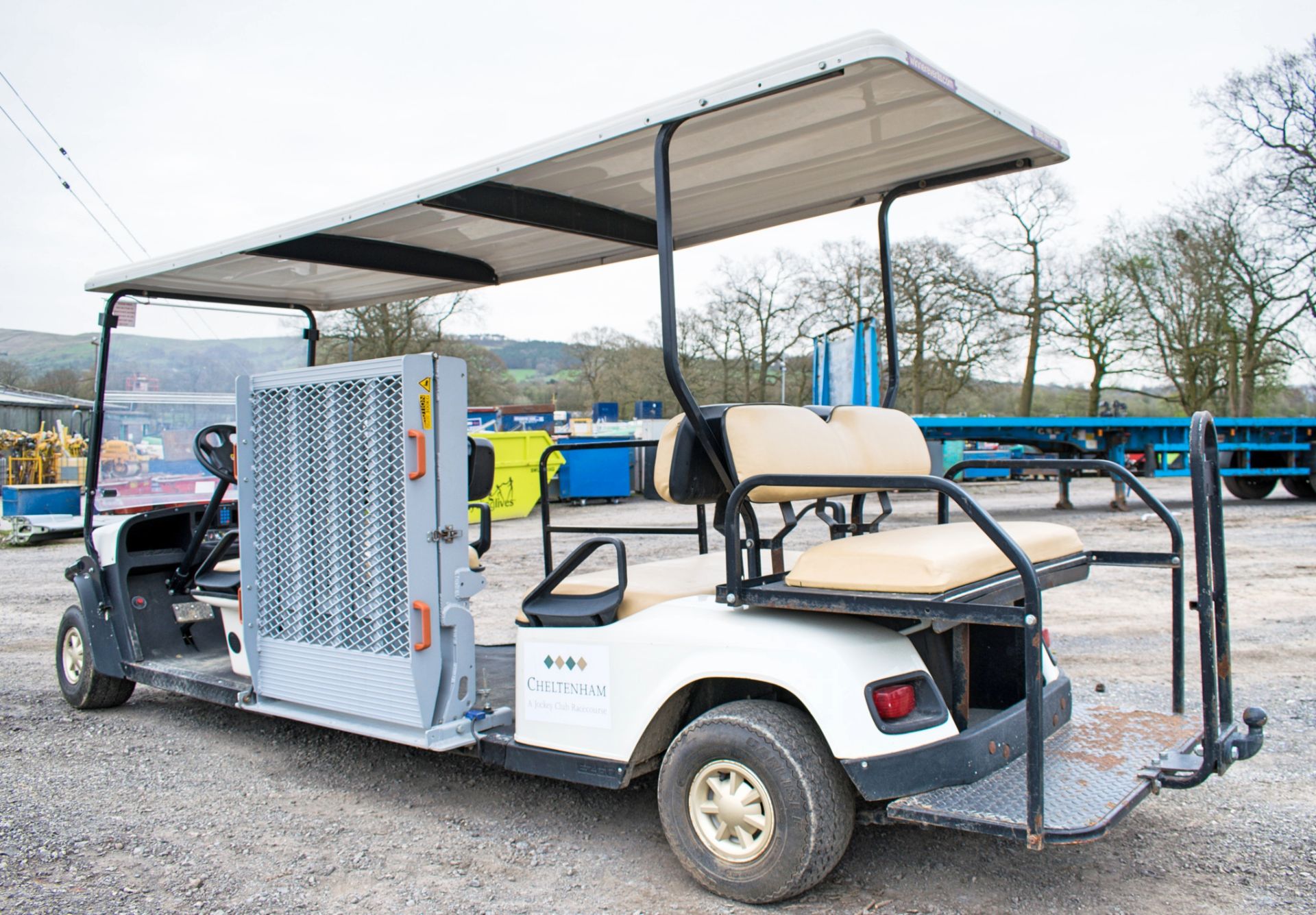 Cushman 6 seat & wheelchair petrol driven golf buggy Year: 2012 S/N: 2810582 Recorded Hours: 0060 - Image 4 of 10