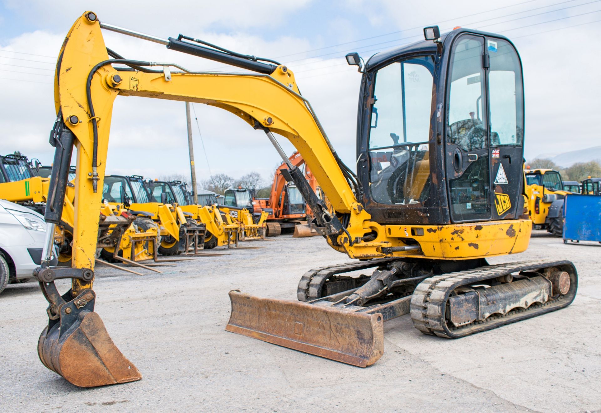 JCB 8030 3 tonne rubber tracked mini excavator Year: 2013 S/N: 2021848 Recorded Hours: 1987 blade,