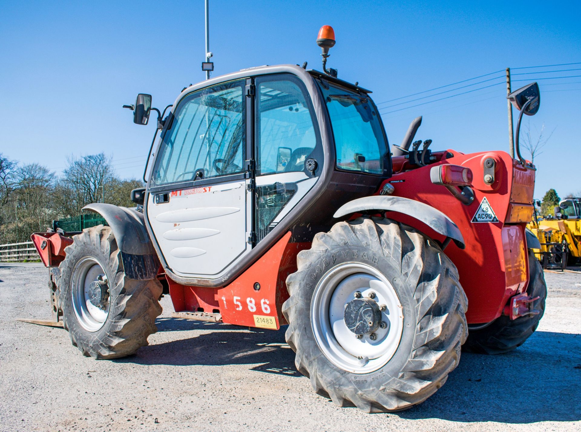 Manitou MT1030ST 10 metre telescopic handler Year: 2011 S/N: 594659 Recorded Hours: 3679 c/w side - Image 3 of 13