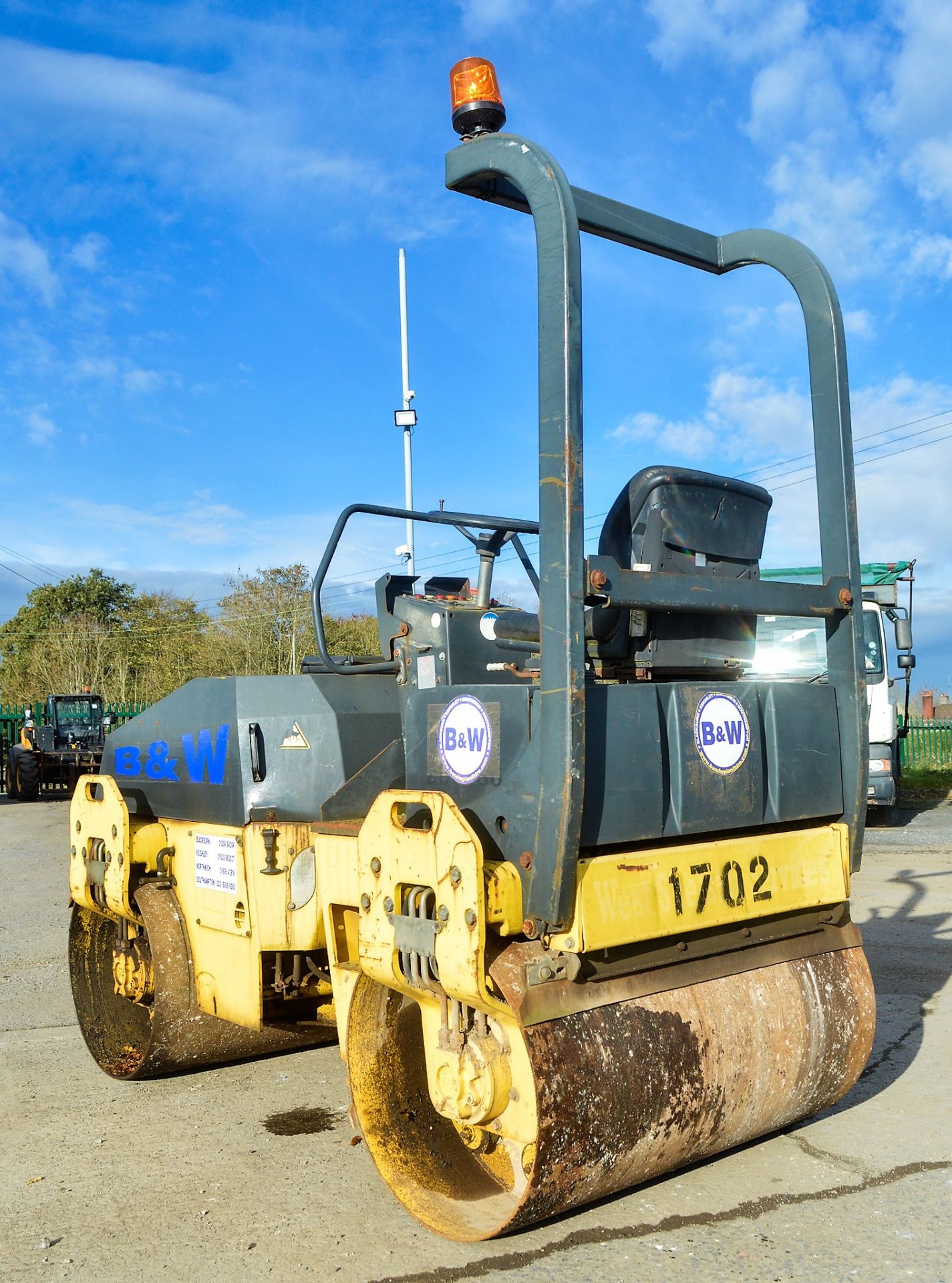 Bomag BW120 AD-3 double drum ride on roller Year: 2004 S/N: 519815 Recorded Hours: Not displayed ( - Image 3 of 8