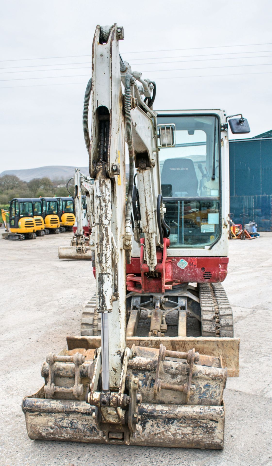 Takeuchi TB228 2.8 tonne rubber tracked mini excavator Year: 2014 S/N: 122803361 Recorded Hours: - Bild 5 aus 12