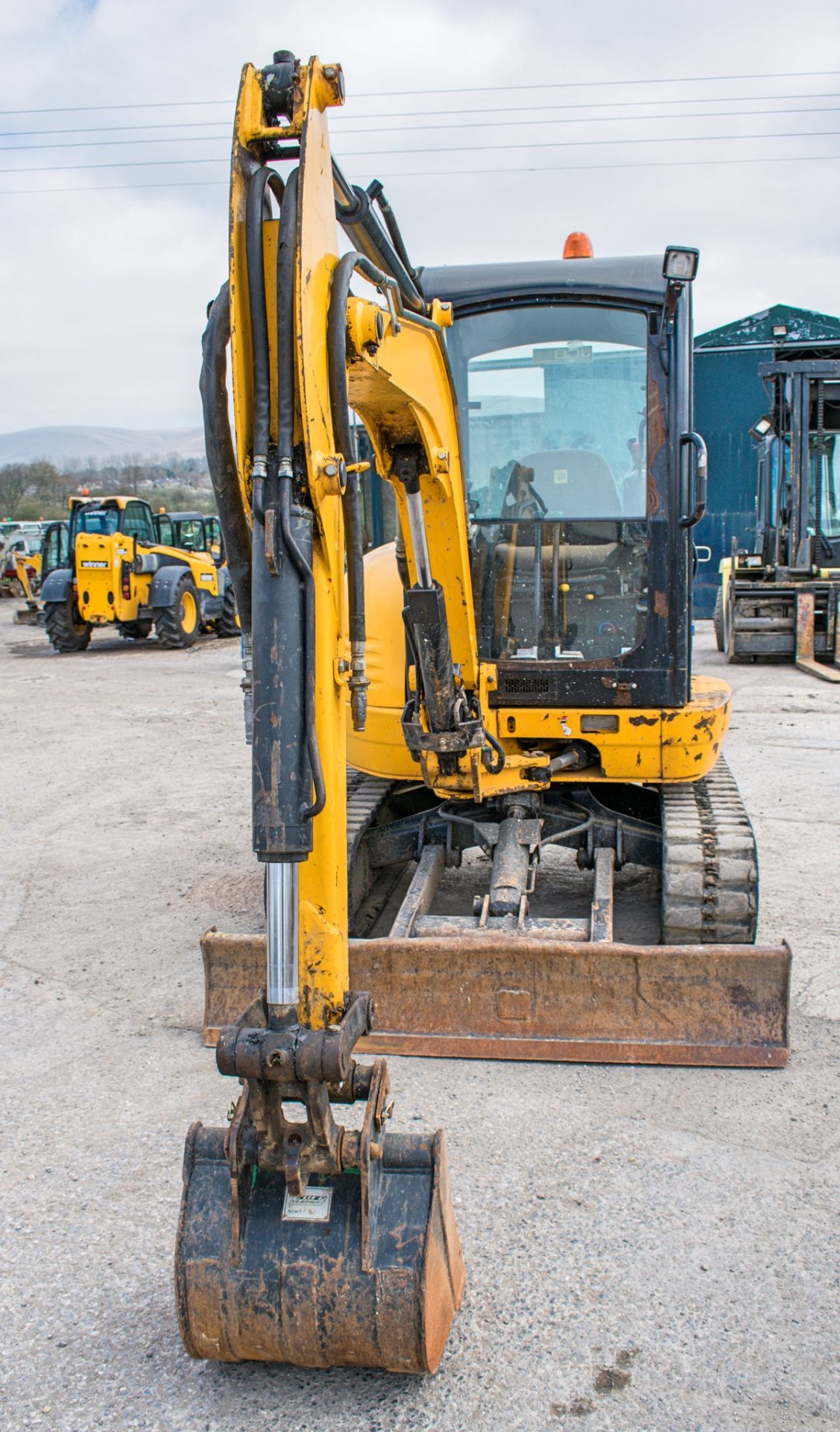JCB 8030 3 tonne rubber tracked mini excavator Year: 2013 S/N: 2021848 Recorded Hours: 1987 blade, - Image 5 of 12