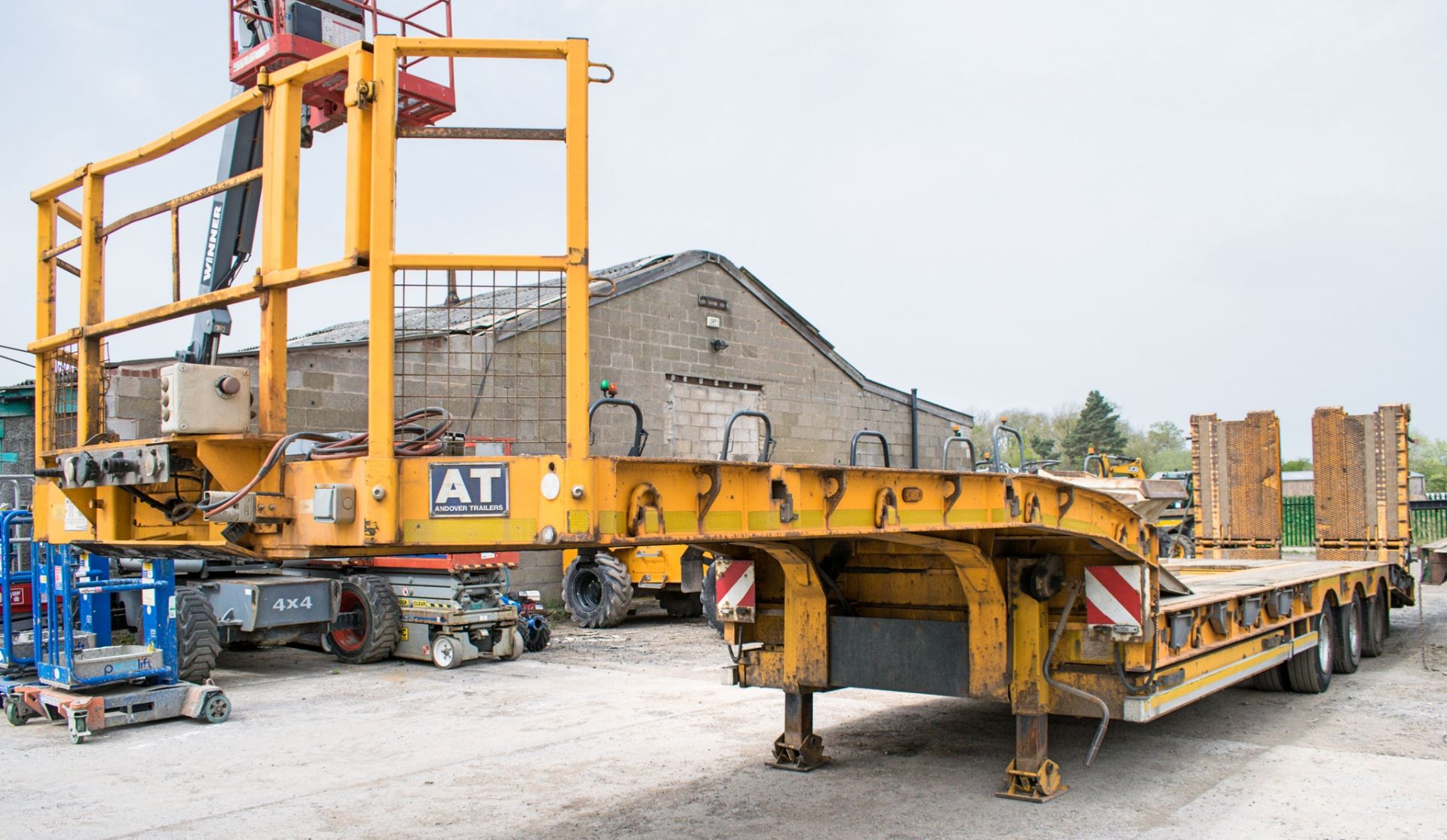 Andover 13.6 metre tri axle low loader trailer Year: 2014 S/N: E0850005