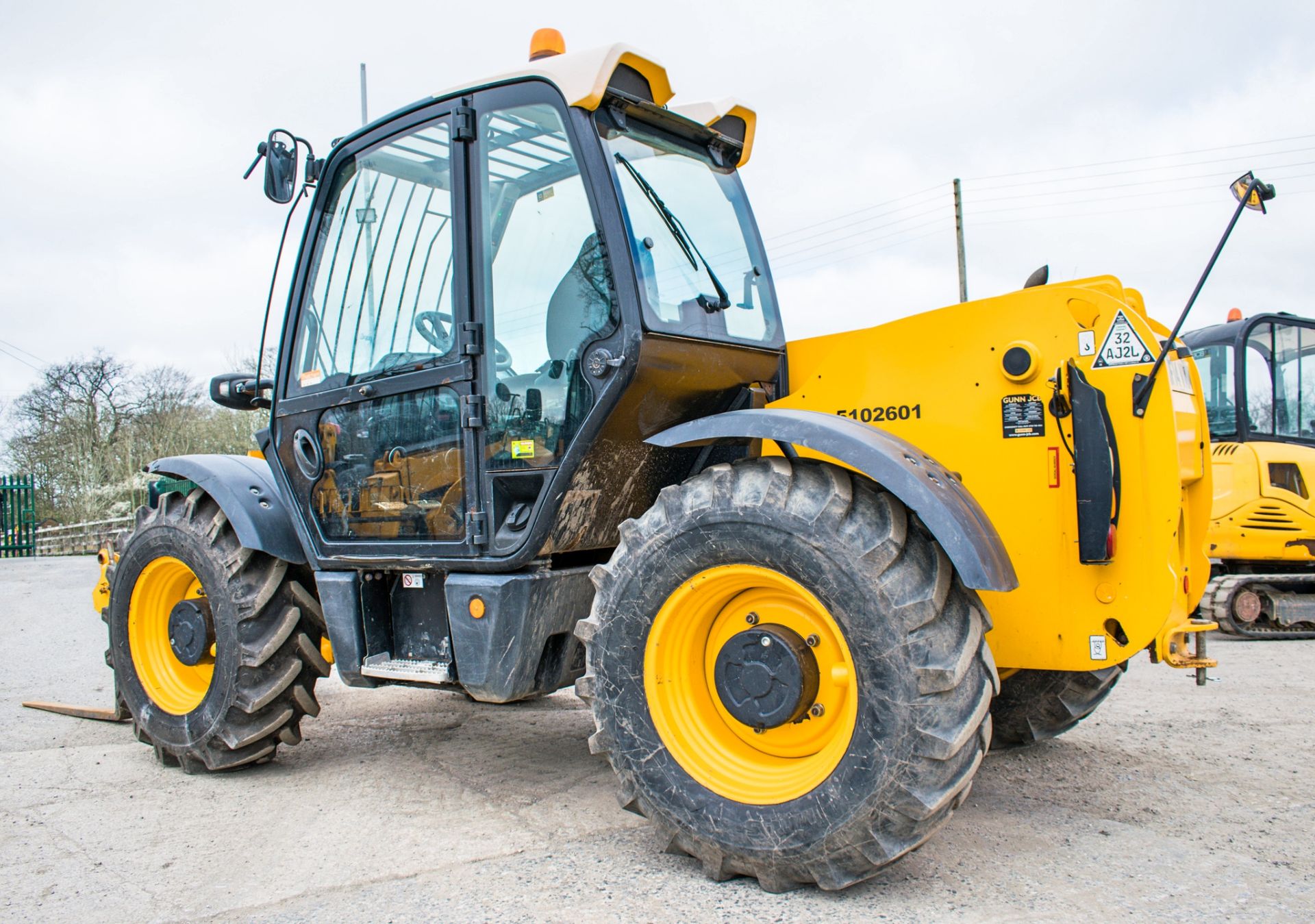 JCB 531-70 7 metre telescopic handler Year: 2014 S/N: 2182995 Recorded Hours: 1813 c/w turbo charged - Image 3 of 13