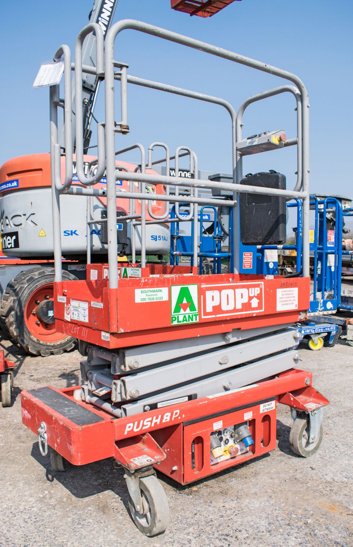 Push 8 Pro battery electric scissor lift Year: 2013 460 - Image 3 of 5