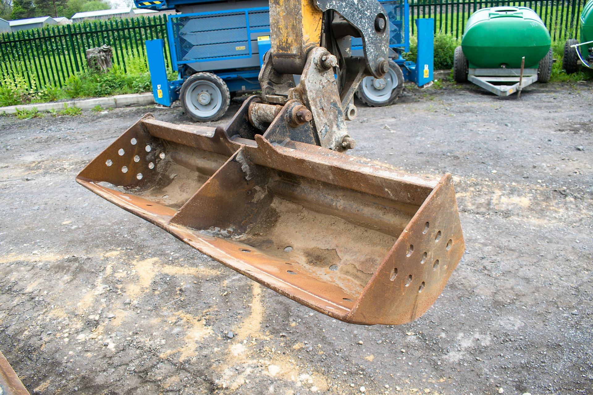 JCB 8085 ZTS 8.5 tonne rubber tracked midi excavator Year: 2013 S/N: 1073044 Recorded Hours: 93046 - Image 8 of 13