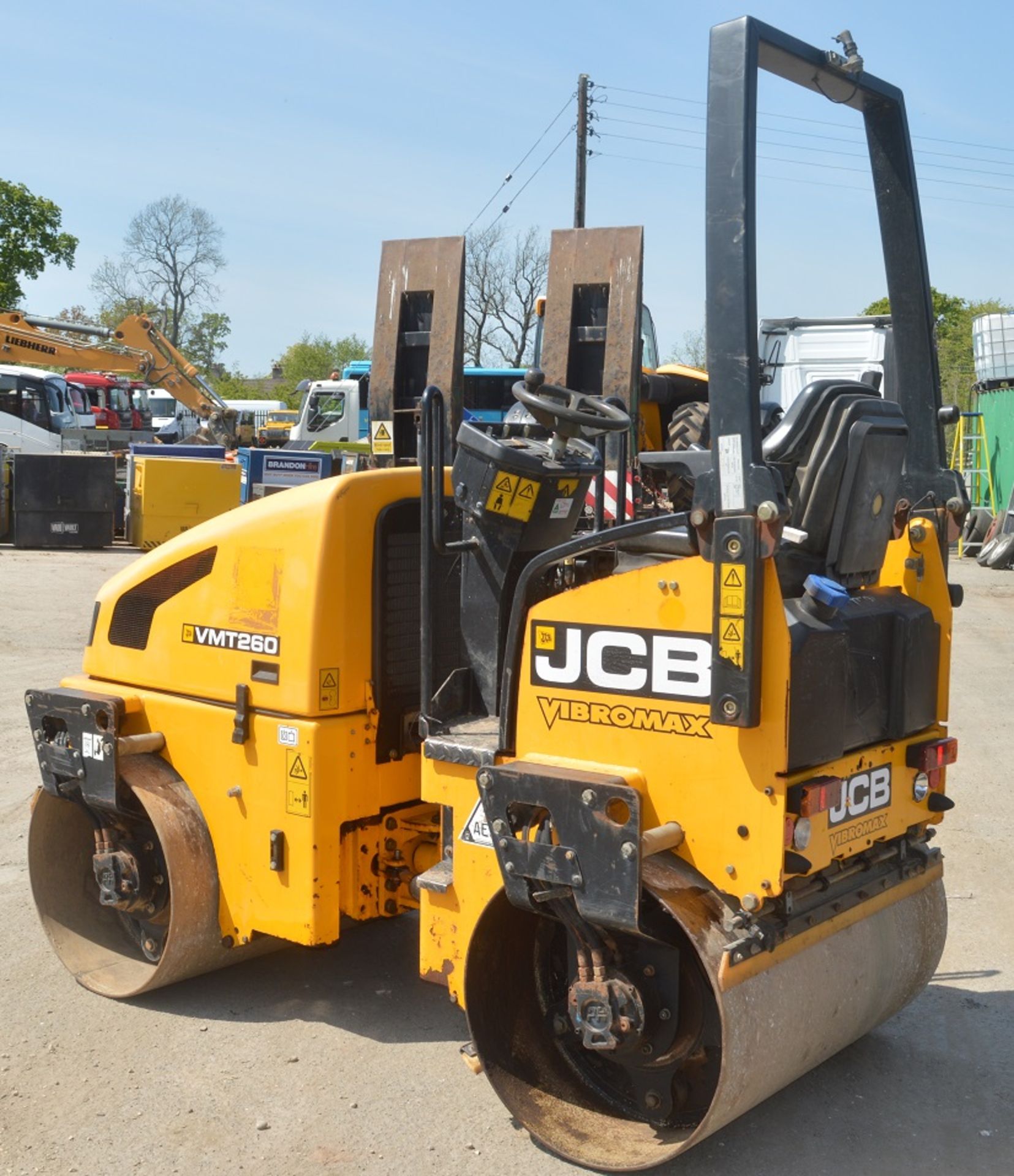 JCB VMT 260-120 double drum ride on roller Year: 2011 S/N: 2803244 Recorded Hours: A563270 - Image 2 of 16