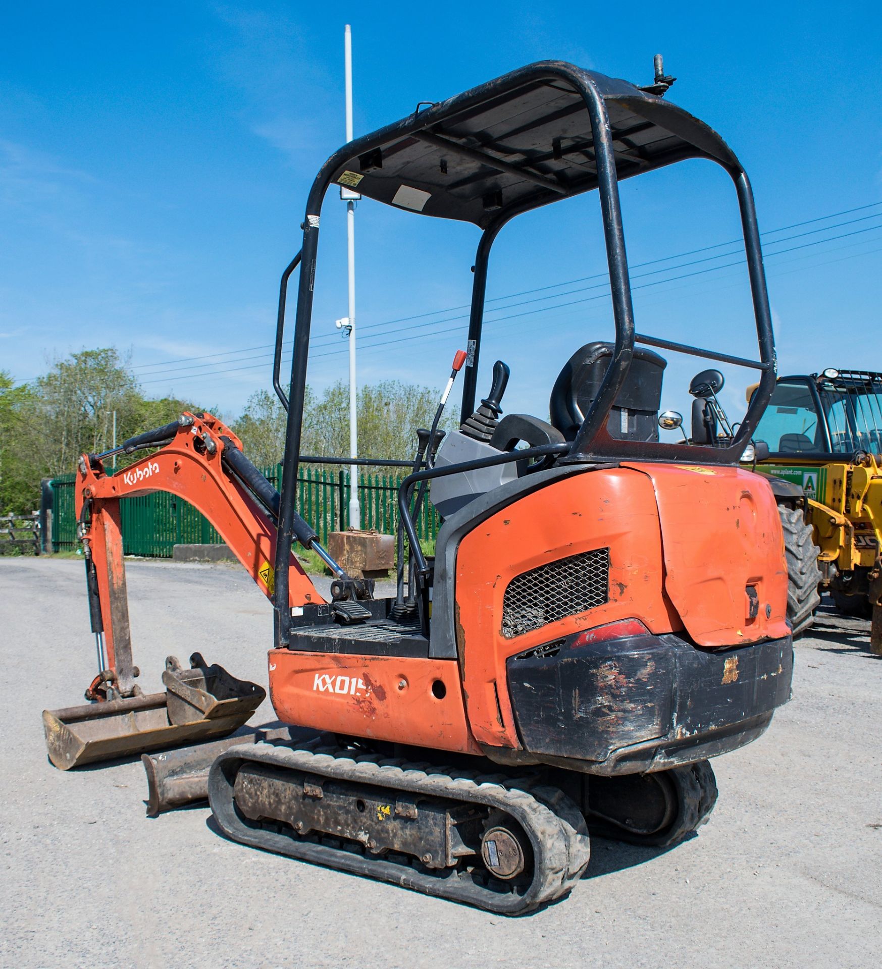 Kubota KX015-4 1.5 tonne rubber tracked mini excavator Year: 2011 S/N: 55637 Recorded Hours: 2394 - Image 4 of 12