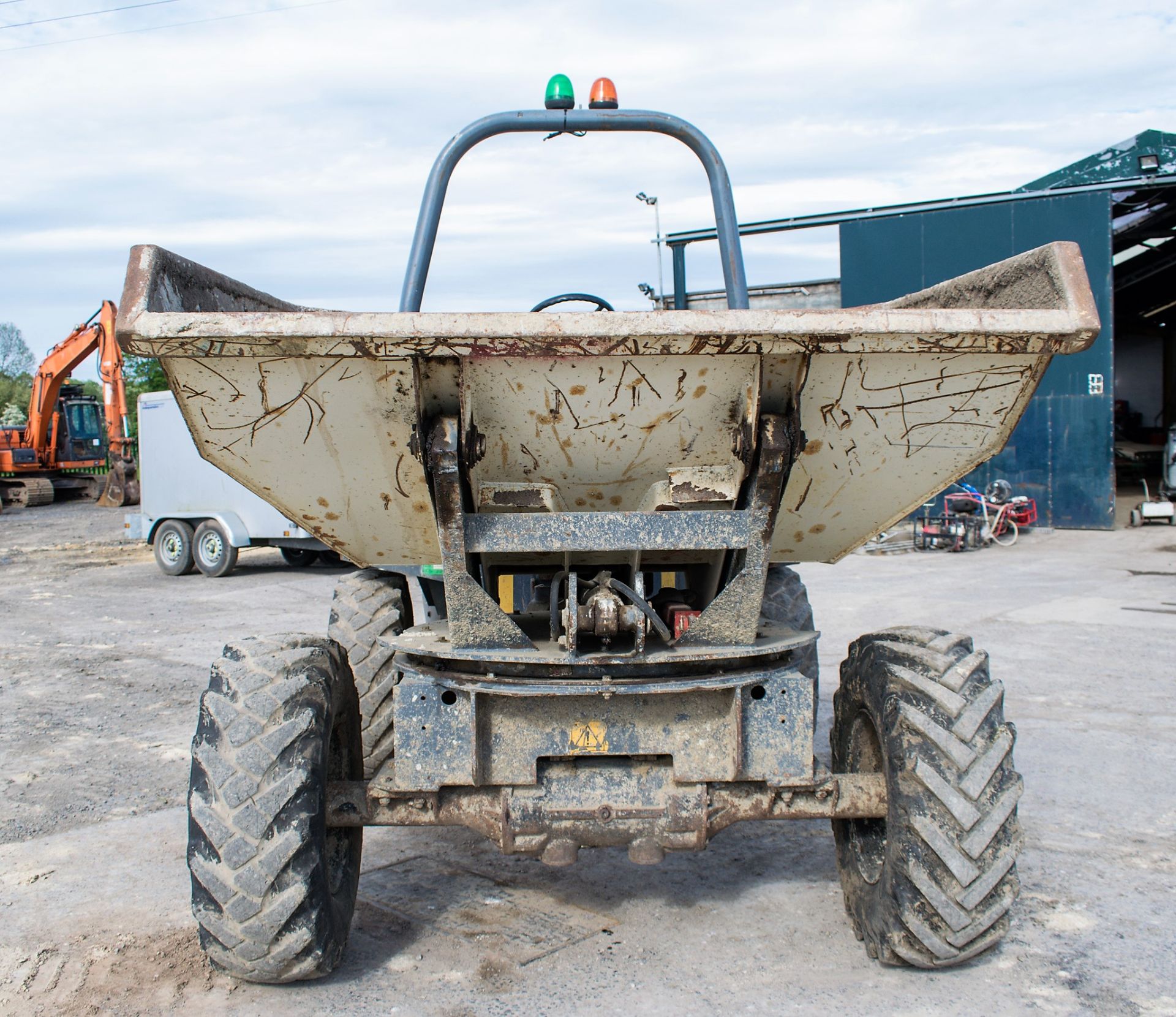 Terex 3 tonne swivel skip dumper Year: 2007 S/N: E703FS094 Recorded Hours: 3150 D1375 - Image 6 of 16