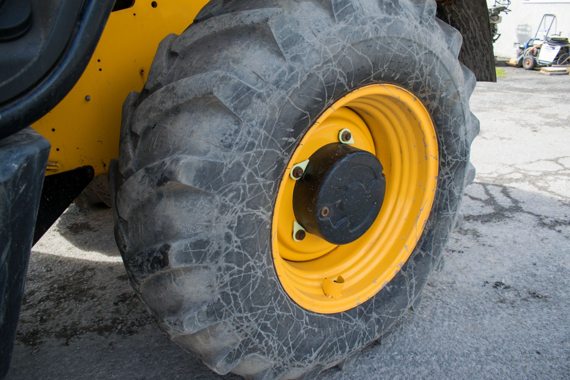 JCB 535-125 Hi-Viz 12.5 metre telescopic handler Year: 2015 S/N: 2347285 Recorded Hours: 2676 - Image 10 of 13