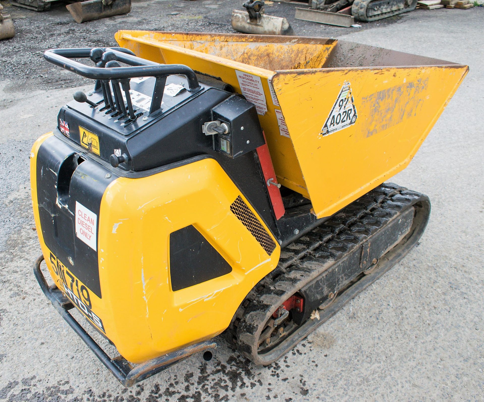 JCB HTD-5 Dumpster diesel driven rubber tracked hi-tip pedestrian dumper Year: 2016 S/N: 1593515 - Image 3 of 12