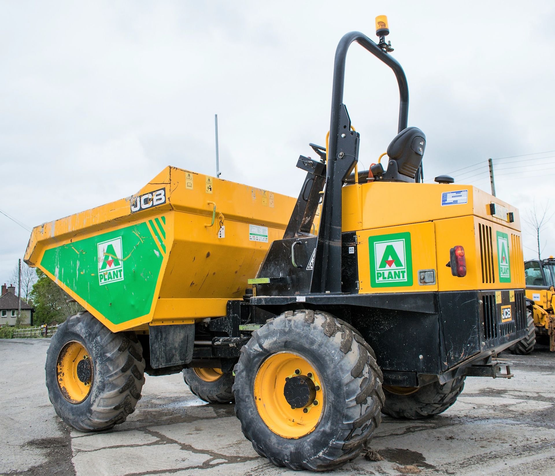 JCB 9 tonne straight skip dumper Year: 2015 S/N: 18192 Recorded Hours: 1213 A677211 - Image 3 of 14