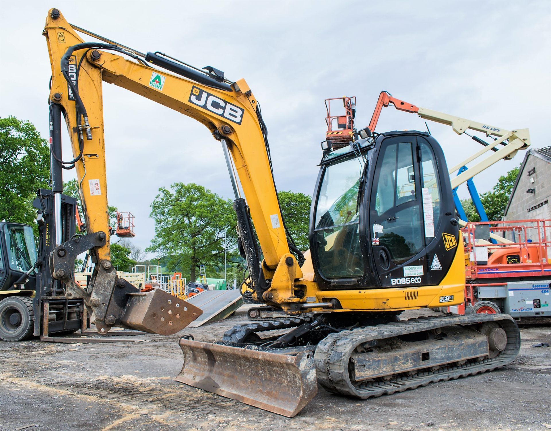 JCB 8085 ZTS 8.5 tonne rubber tracked midi excavator Year: 2013 S/N: 1073044 Recorded Hours: 93046