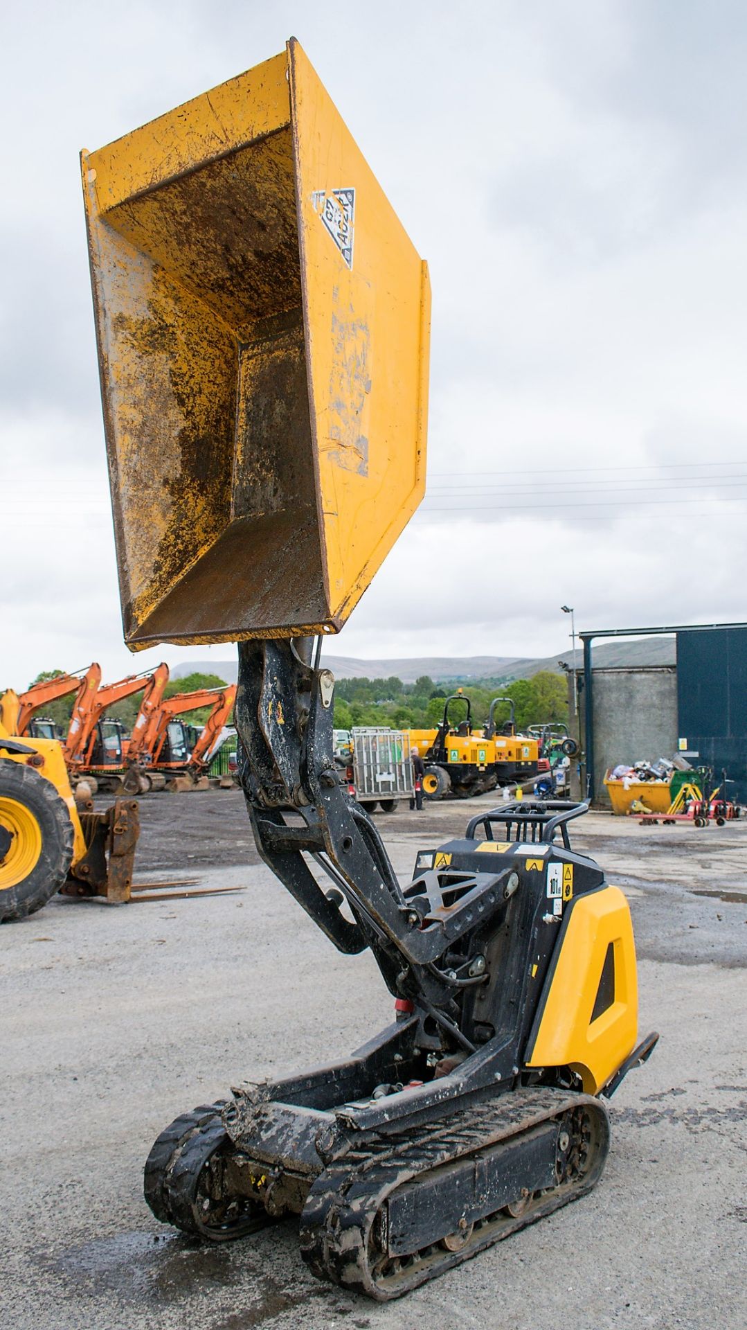 JCB HTD-5 Dumpster diesel driven rubber tracked hi-tip pedestrian dumper Year: 2016 S/N: 1593515 - Image 9 of 12