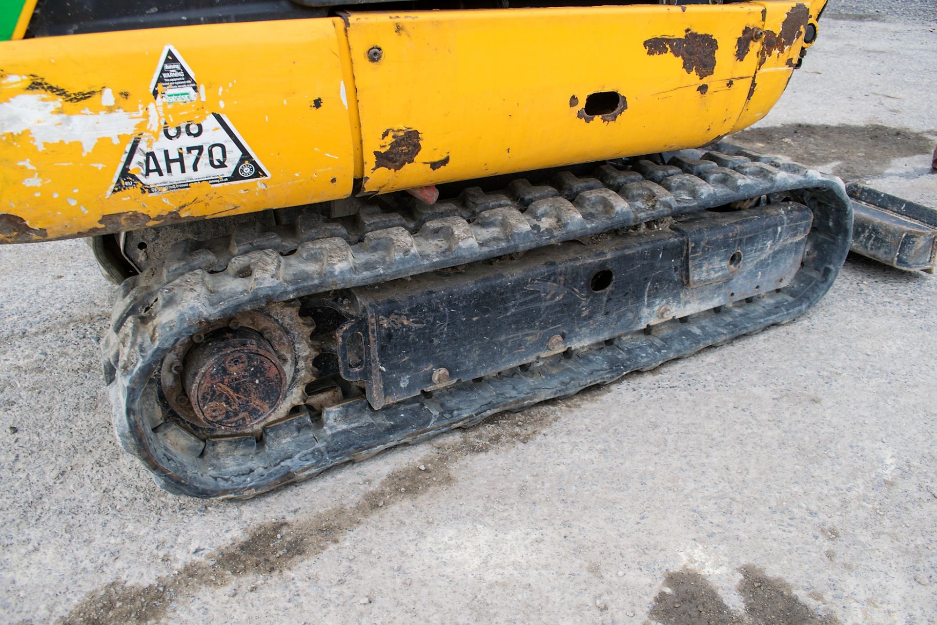 JCB 8016 1.6 tonne rubber tracked mini excavator Year: 2013 S/N: 2071357 Recorded Hours: 1753 blade, - Image 8 of 12