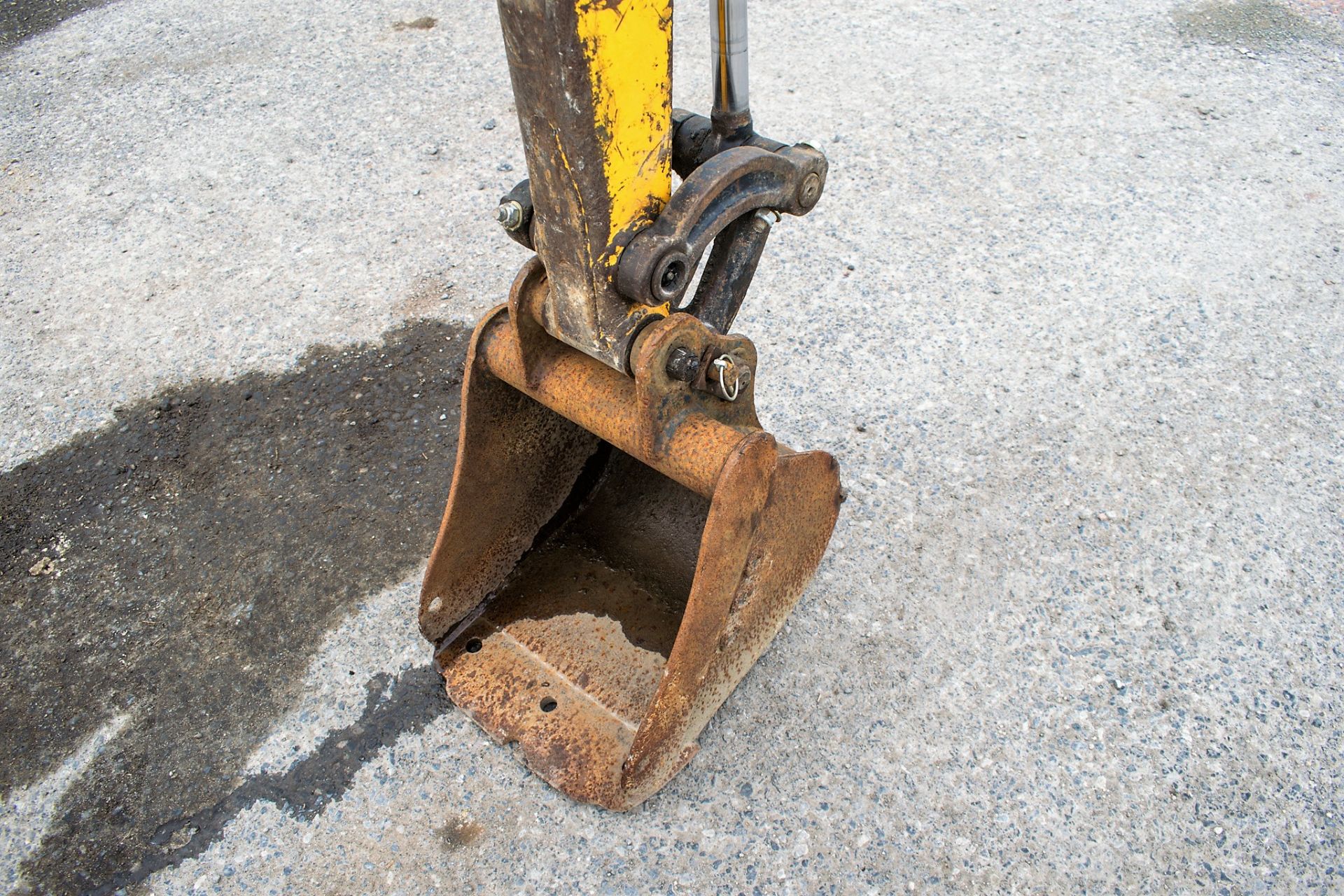 JCB 8016 1.6 tonne rubber tracked mini excavator Year: 2013 S/N: 2071357 Recorded Hours: 1753 blade, - Image 9 of 12