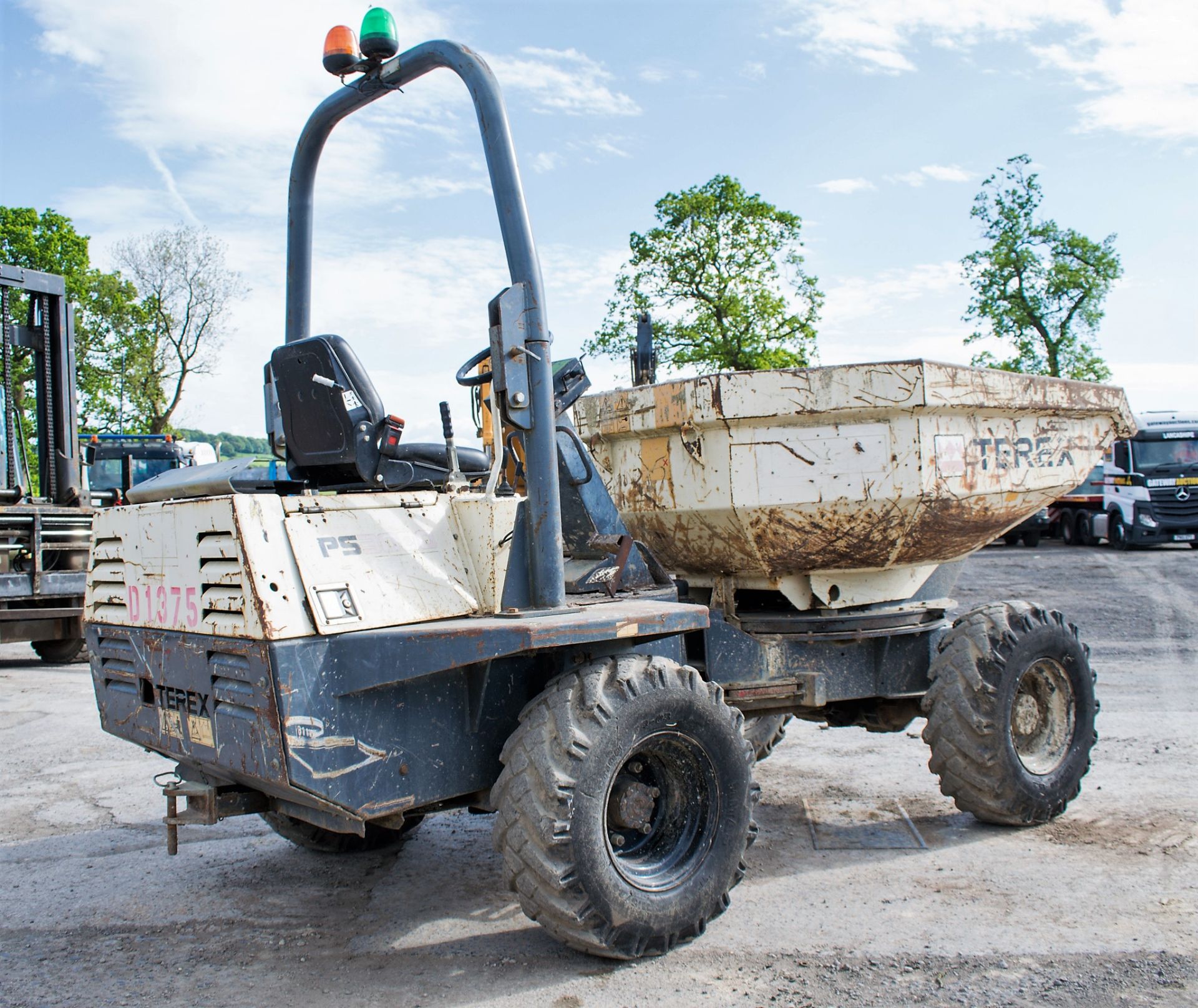 Terex 3 tonne swivel skip dumper Year: 2007 S/N: E703FS094 Recorded Hours: 3150 D1375 - Image 5 of 16