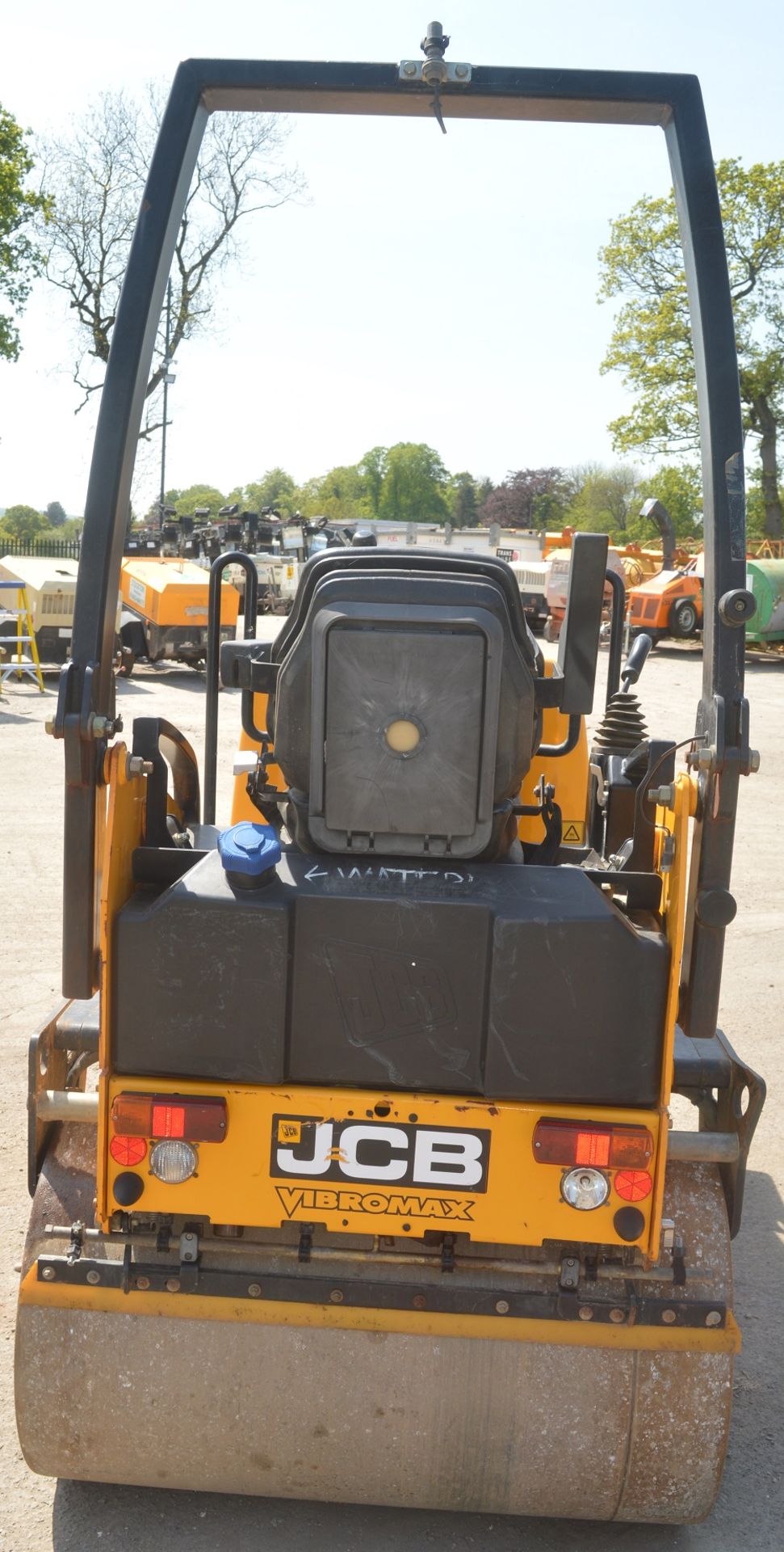 JCB VMT 260-120 double drum ride on roller Year: 2011 S/N: 2803244 Recorded Hours: A563270 - Image 3 of 16