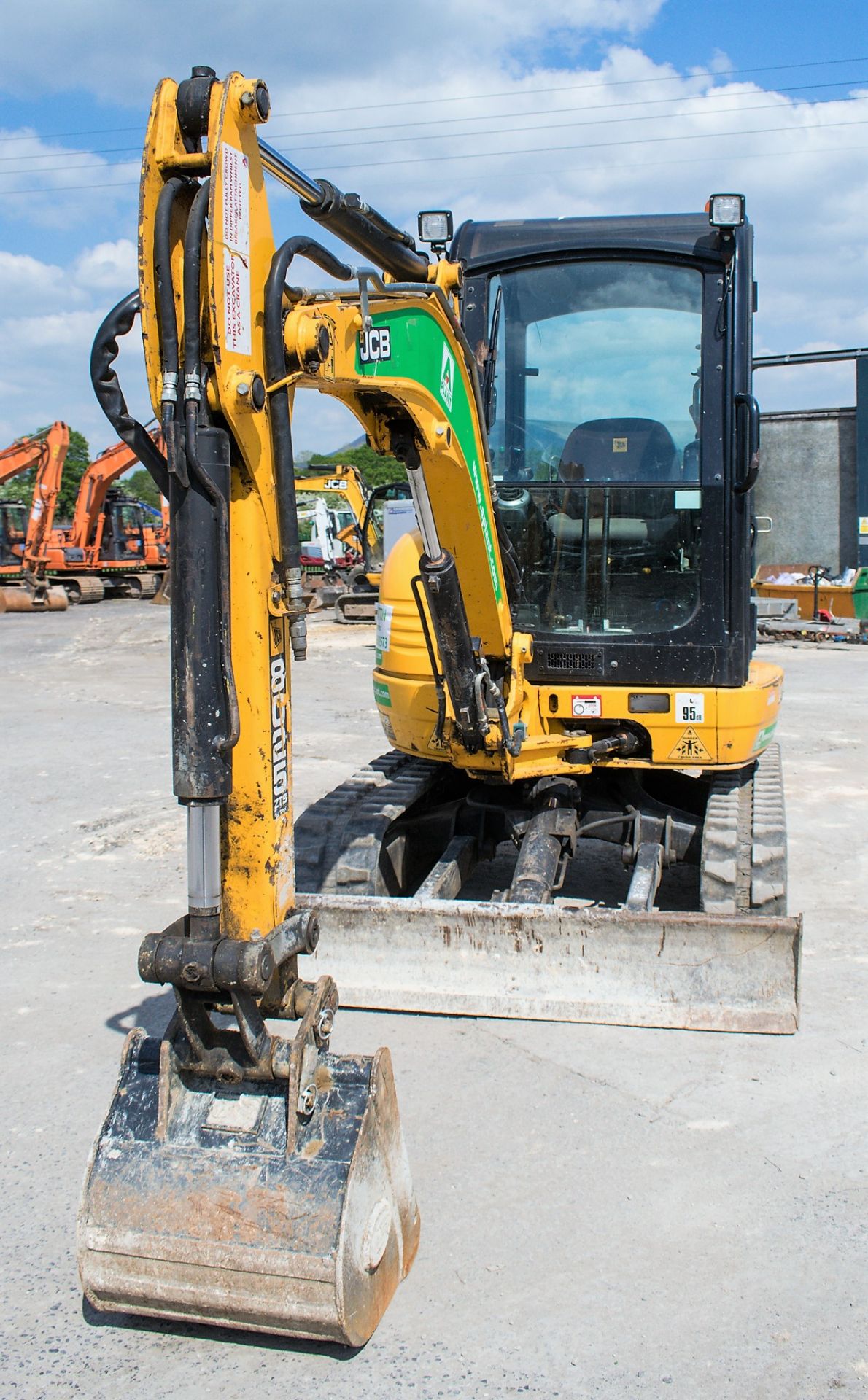 JCB 8025 ZTS 2.5 tonne rubber tracked mini excavator Year: 2015 S/N: 2226852 Recorded Hours: 1685 - Image 5 of 14