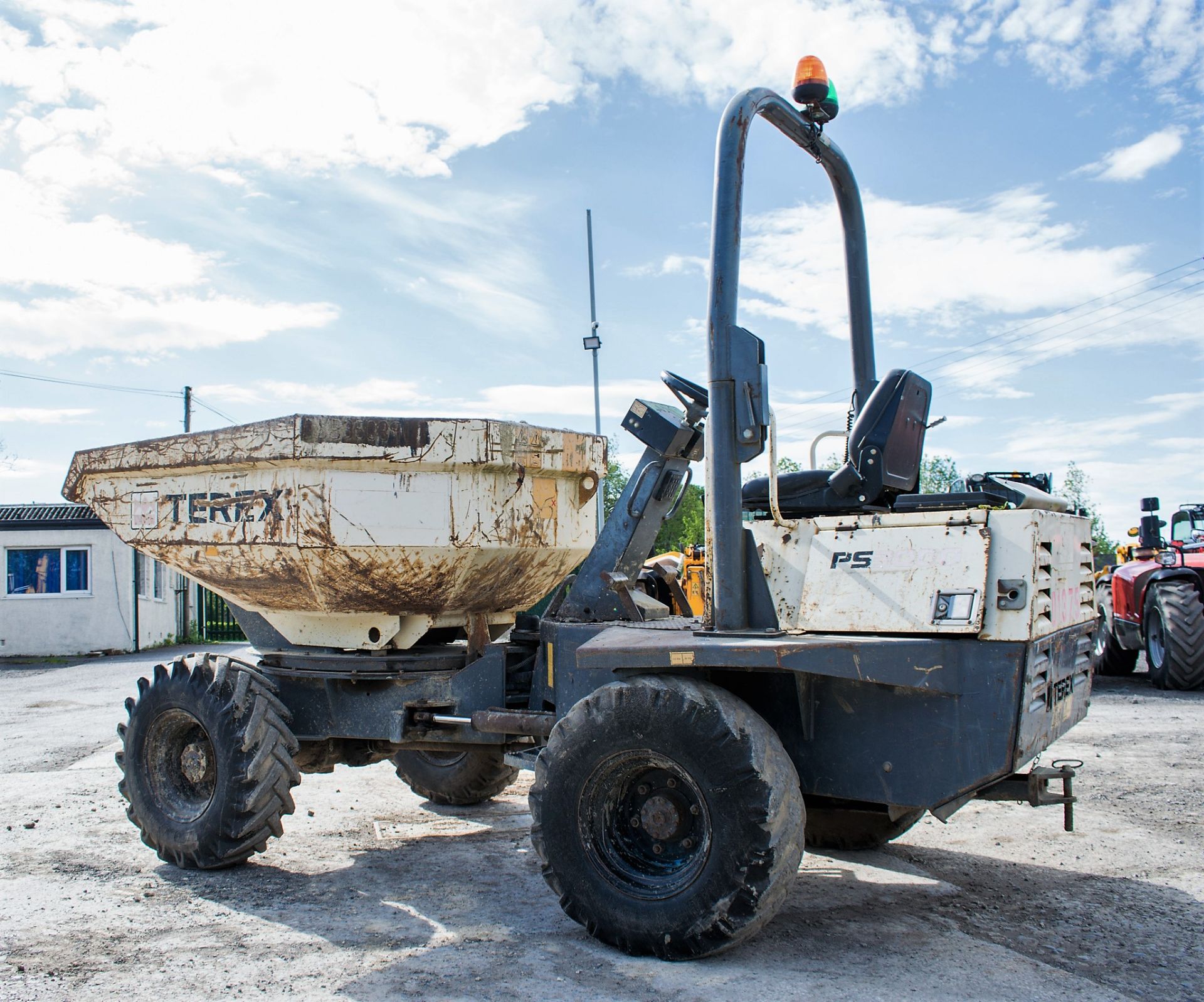 Terex 3 tonne swivel skip dumper Year: 2007 S/N: E703FS094 Recorded Hours: 3150 D1375 - Image 4 of 16