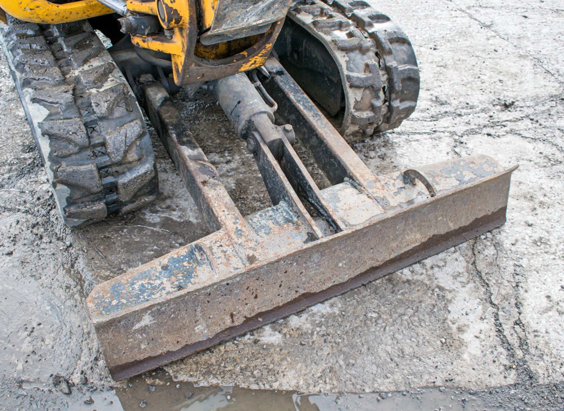 JCB 8016 1.6 tonne rubber tracked mini excavator Year: 2013 S/N: 2071389 Recorded Hours: 1337 blade, - Image 10 of 12