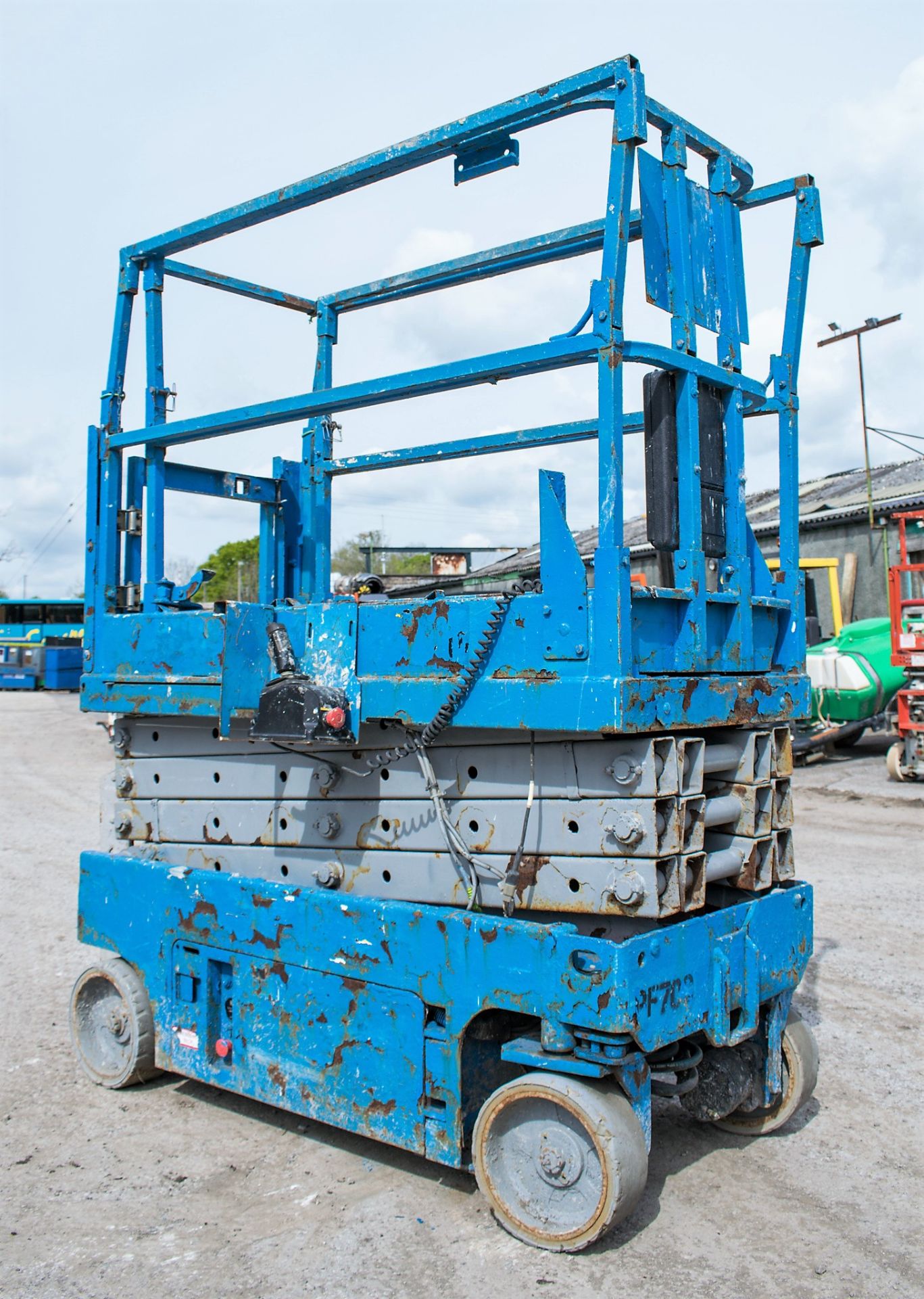 Genie GS1932M 20 ft battery electric scissor lift access platform Year: 2008 S/N: 624 Recorded - Image 2 of 5