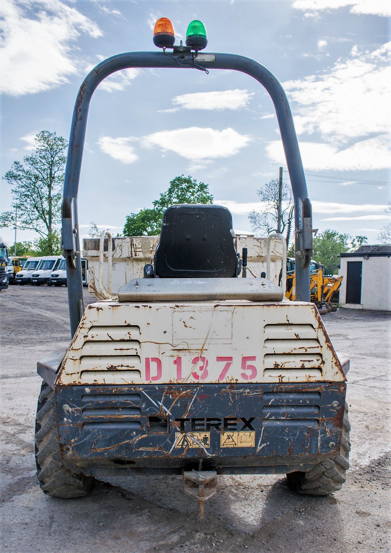 Terex 3 tonne swivel skip dumper Year: 2007 S/N: E703FS094 Recorded Hours: 3150 D1375 - Image 7 of 16