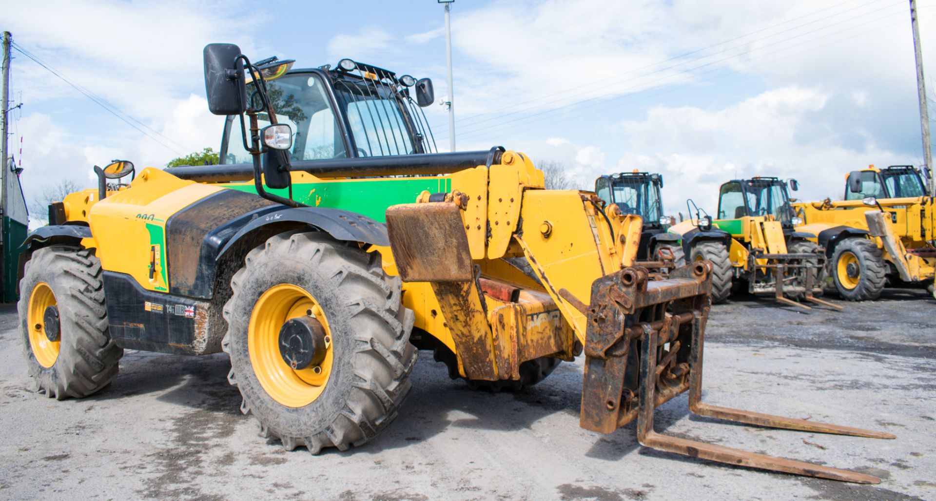 JCB 535-125 Hi-Viz 12.5 metre telescopic handler Year: 2015 S/N: 2347285 Recorded Hours: 2676 - Image 2 of 13